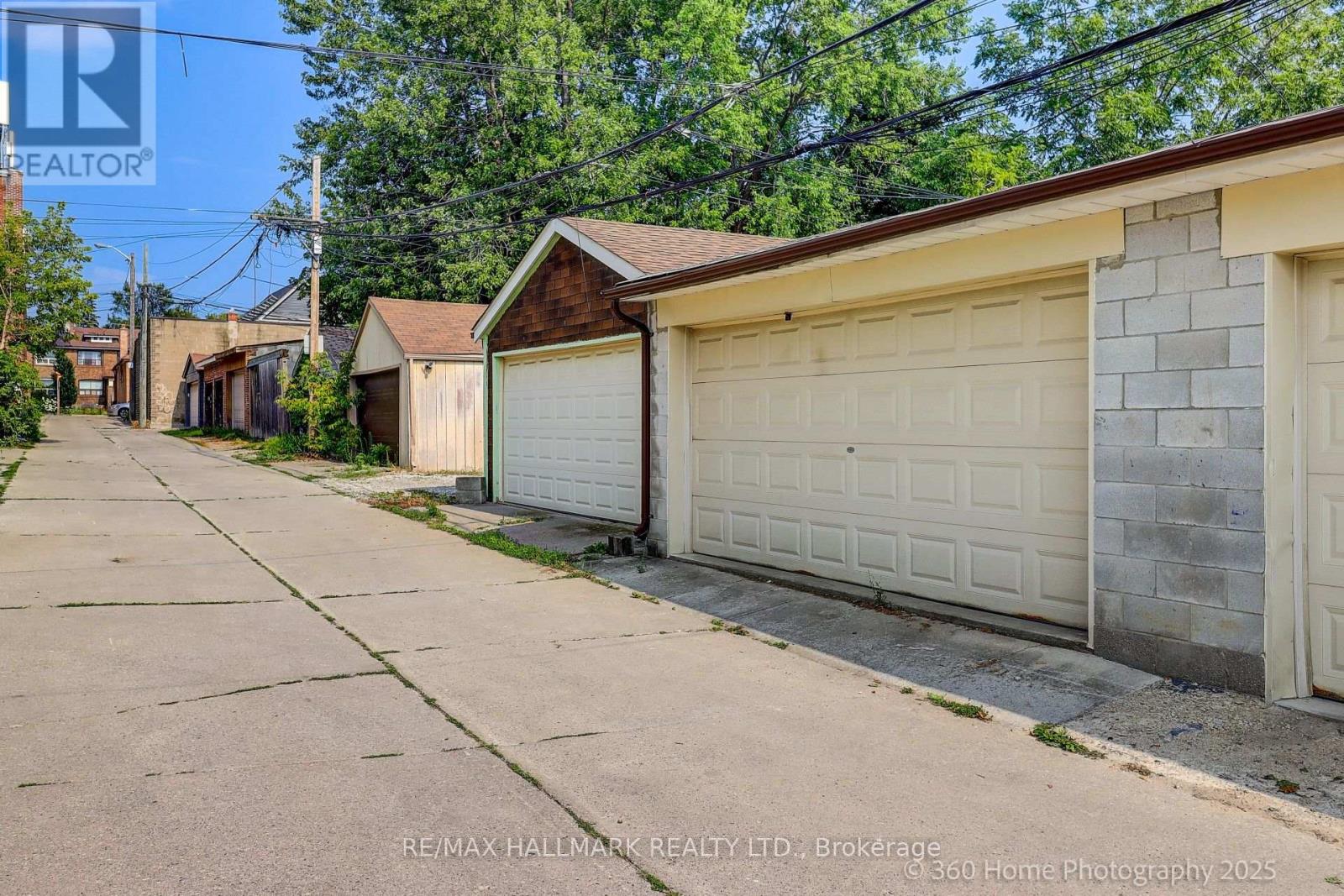 Photo 28 of 18 Conway Avenue, Toronto ON