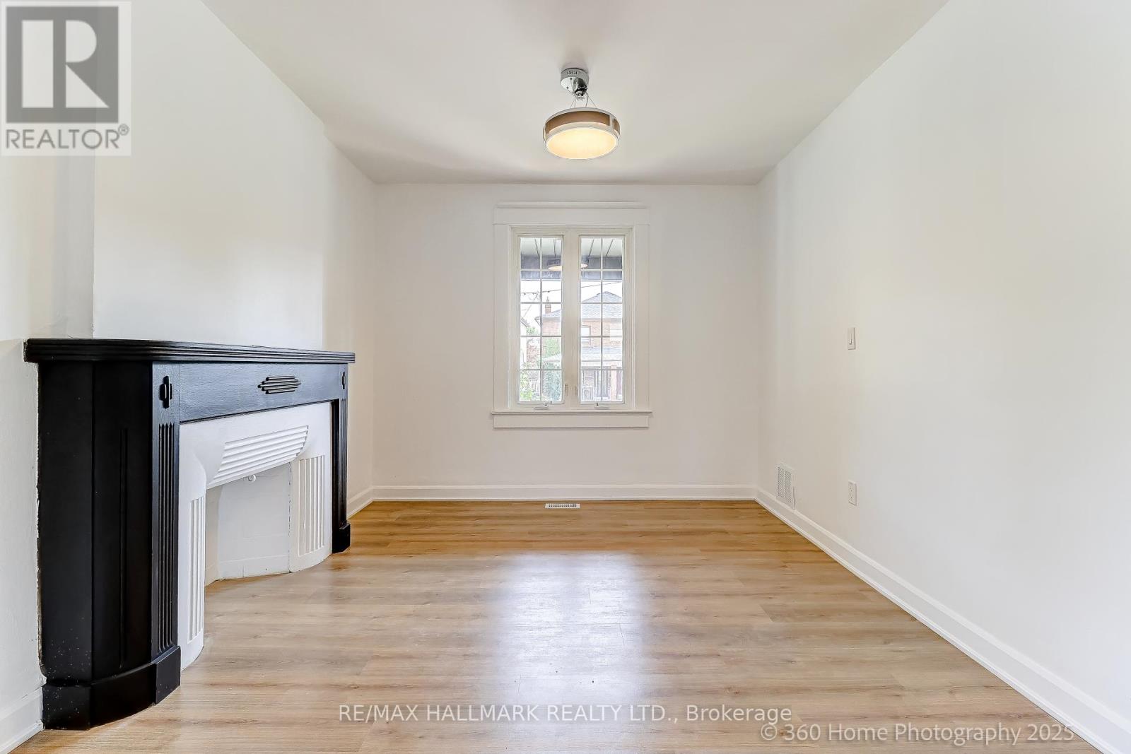 Photo 7 of 18 Conway Avenue, Toronto ON