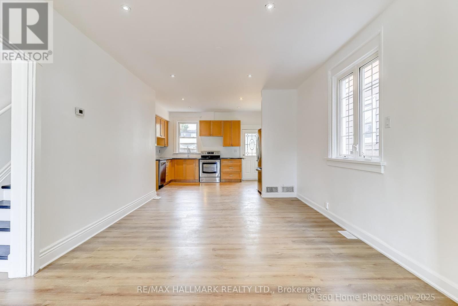 Photo 8 of 18 Conway Avenue, Toronto ON