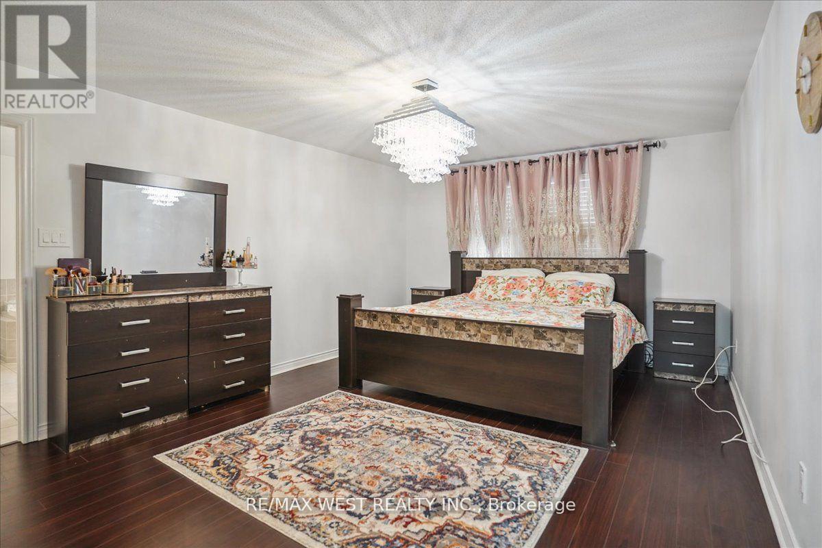 Photo 18 of 3 Branstone Drive, Whitby ON