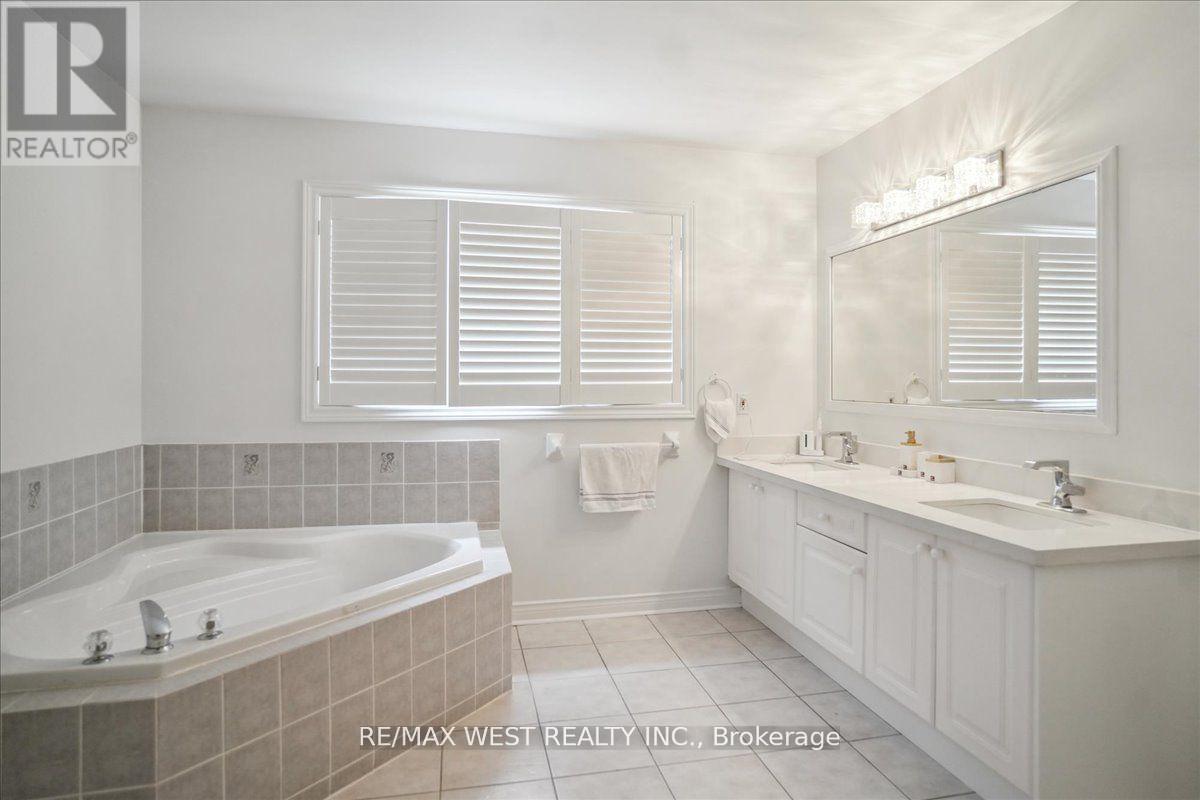 Photo 21 of 3 Branstone Drive, Whitby ON