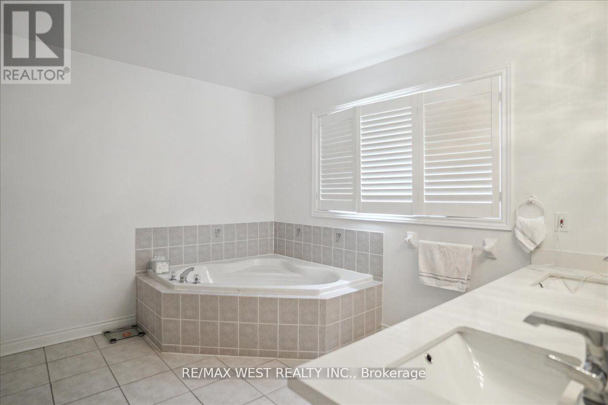 Photo 15 of 3 Branstone Drive, Whitby ON