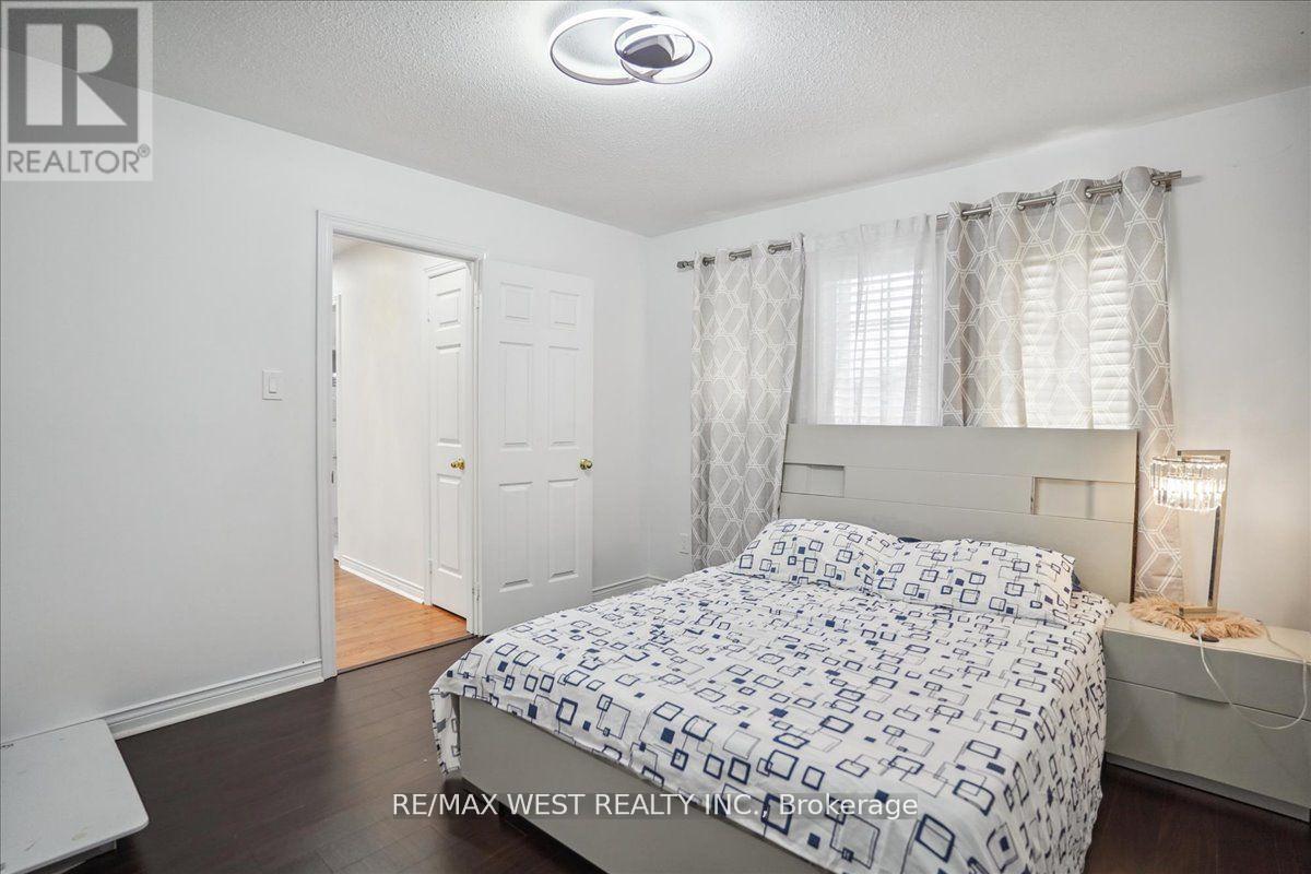 Photo 17 of 3 Branstone Drive, Whitby ON