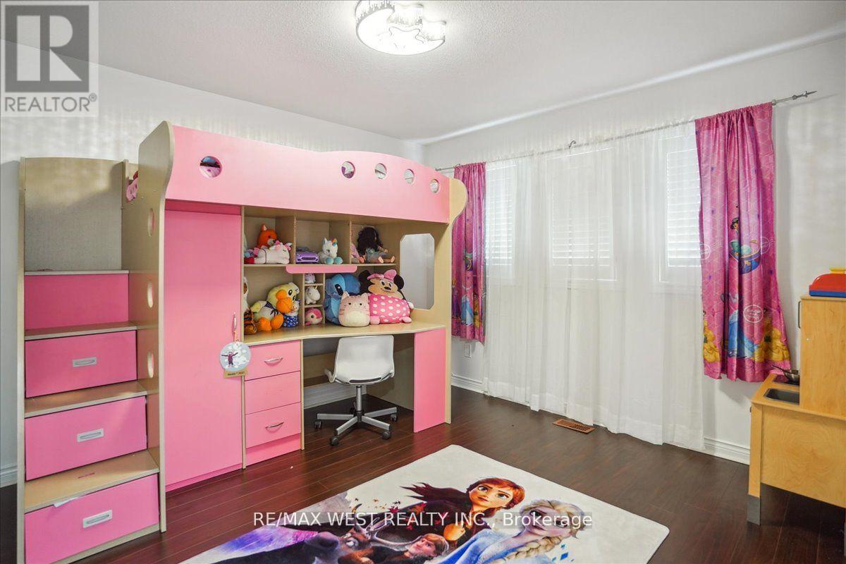Photo 9 of 3 Branstone Drive, Whitby ON