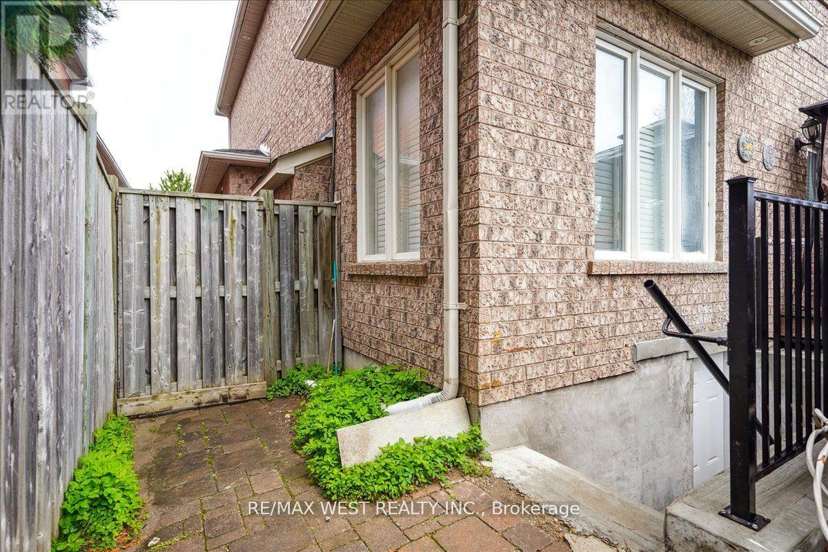 Photo 20 of 3 Branstone Drive, Whitby ON