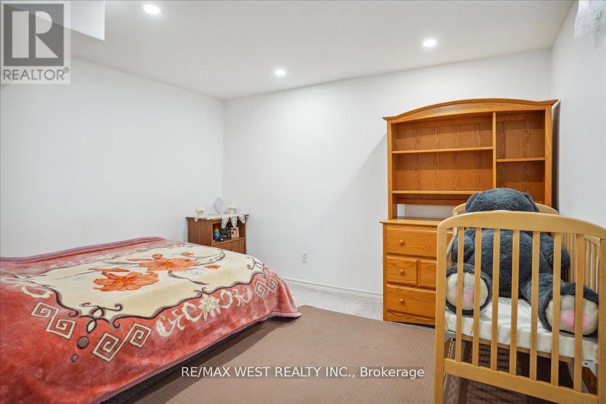Photo 23 of 3 Branstone Drive, Whitby ON