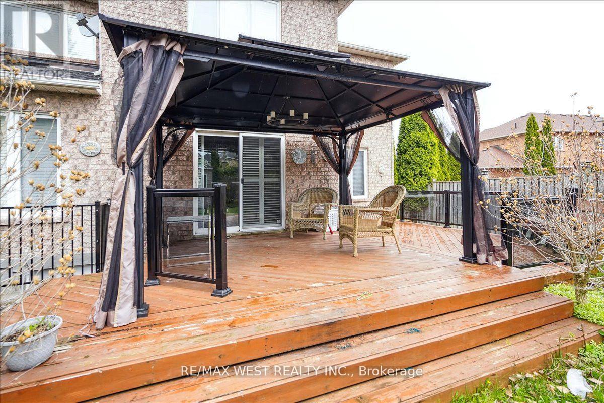 Photo 14 of 3 Branstone Drive, Whitby ON