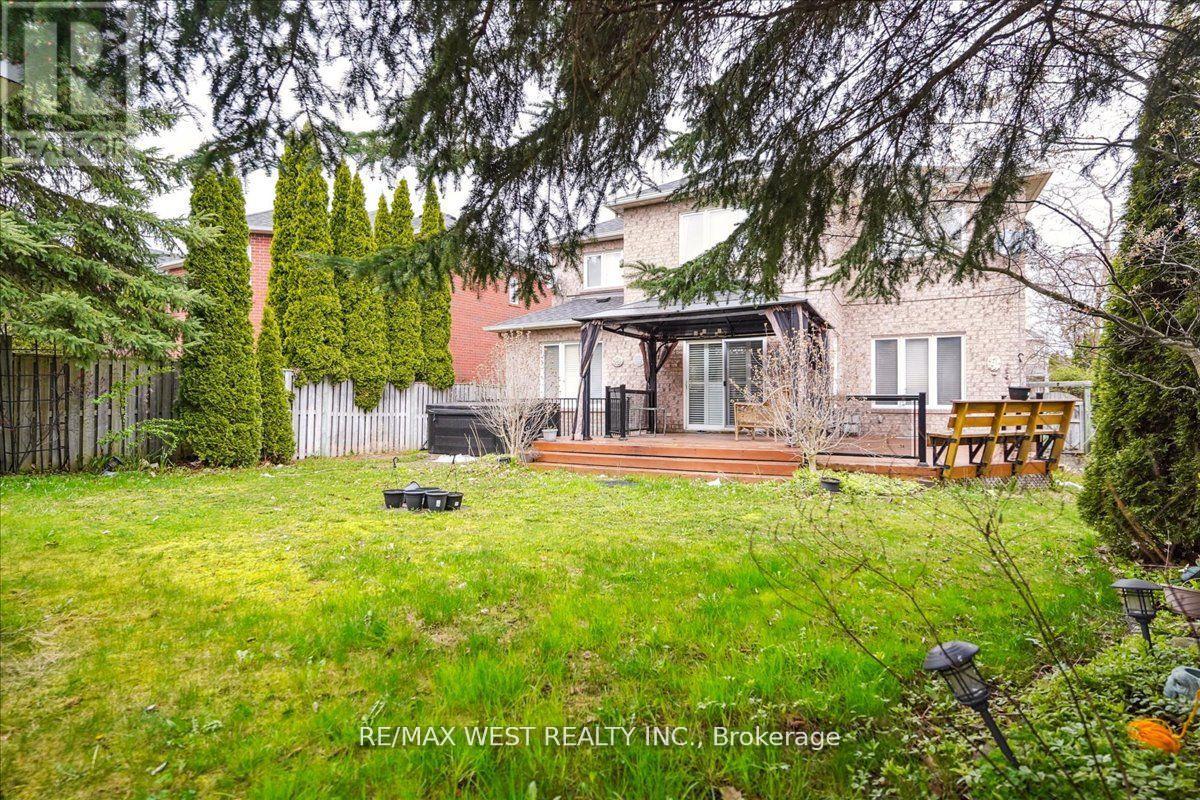 Photo 19 of 3 Branstone Drive, Whitby ON