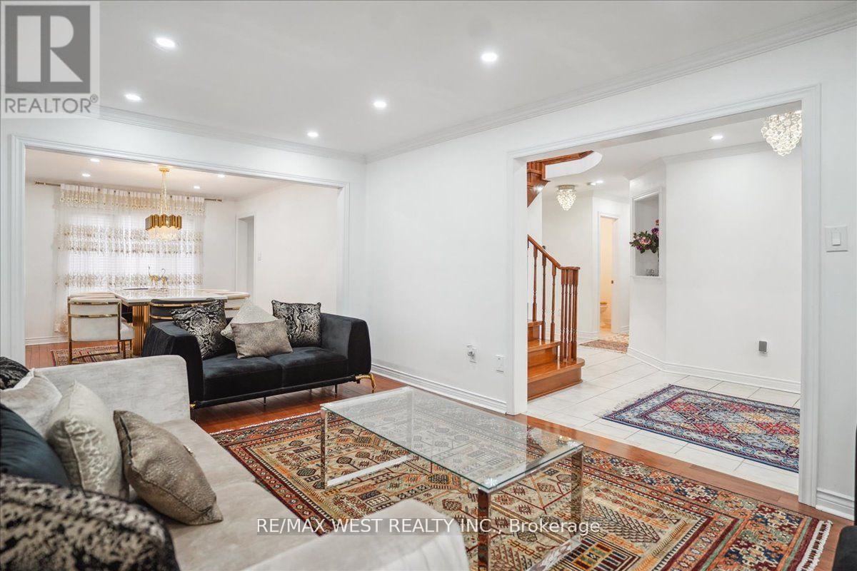 Photo 7 of 3 Branstone Drive, Whitby ON