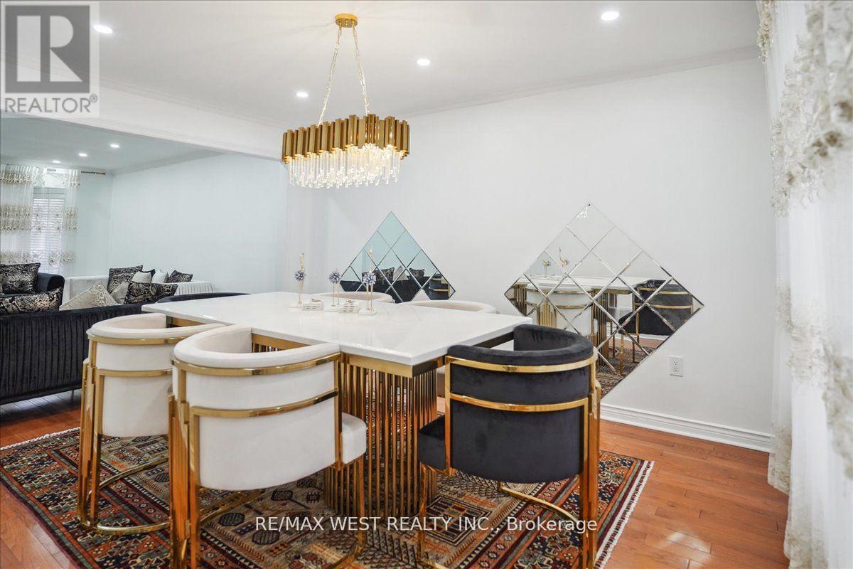 Photo 8 of 3 Branstone Drive, Whitby ON