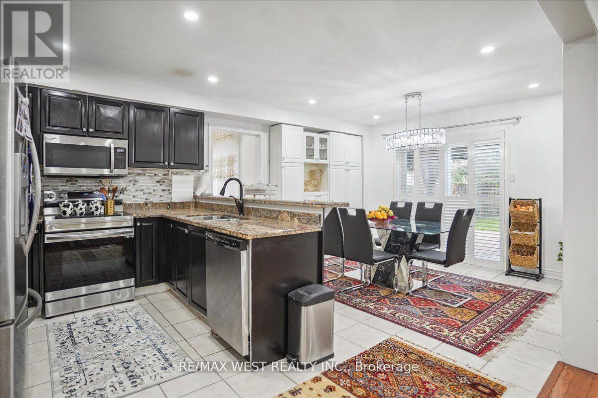 Photo 11 of 3 Branstone Drive, Whitby ON