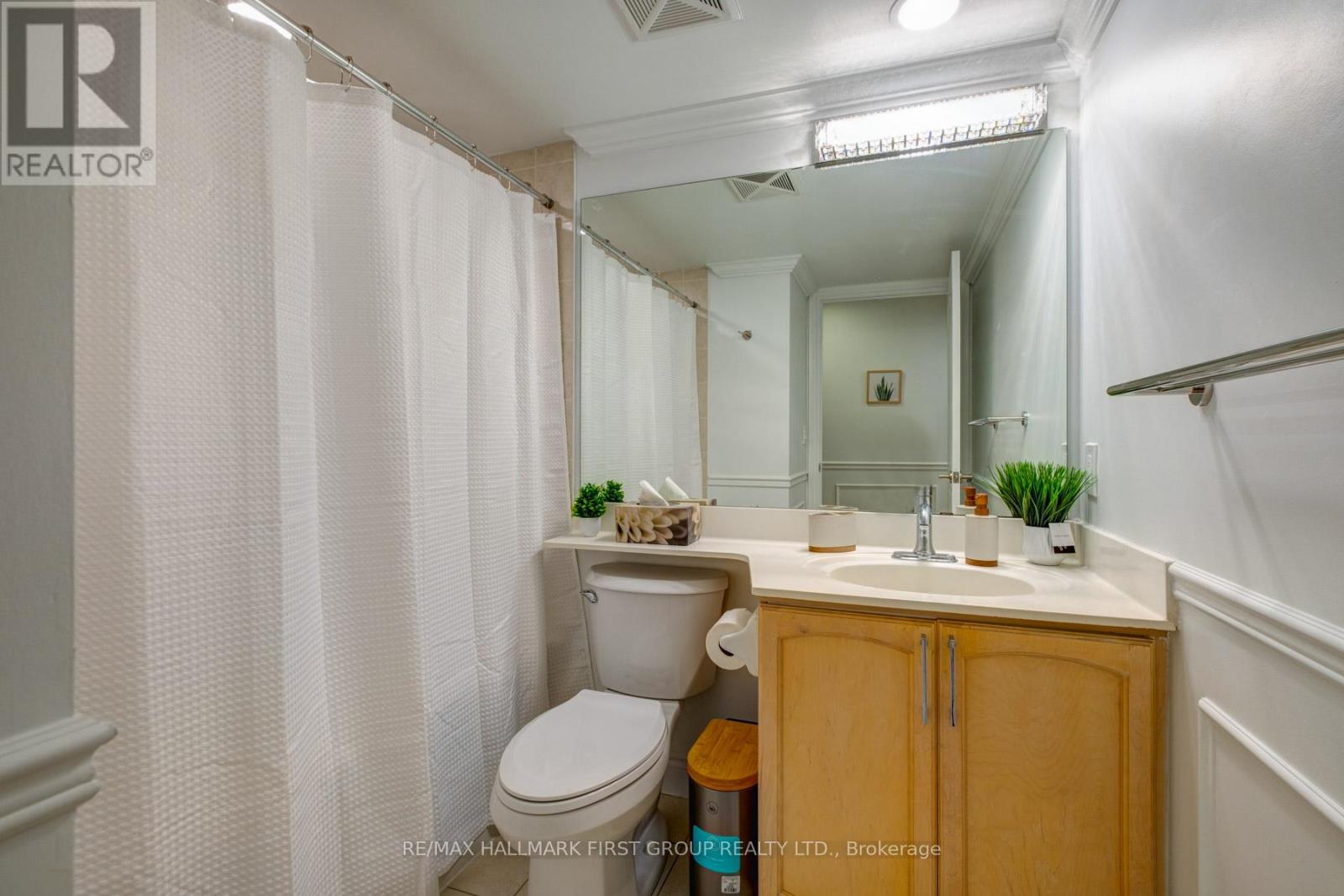 Photo 5 of 1008 60 Brian Harrison Way, Toronto ON