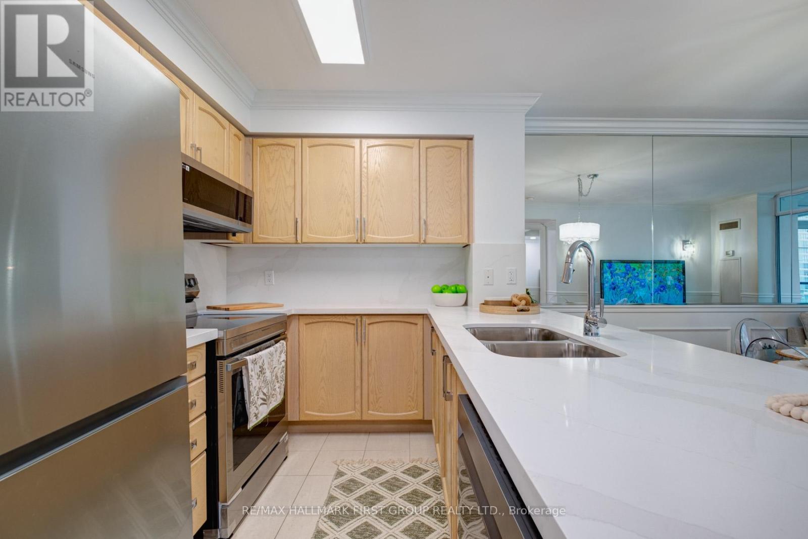 Photo 4 of 1008 60 Brian Harrison Way, Toronto ON