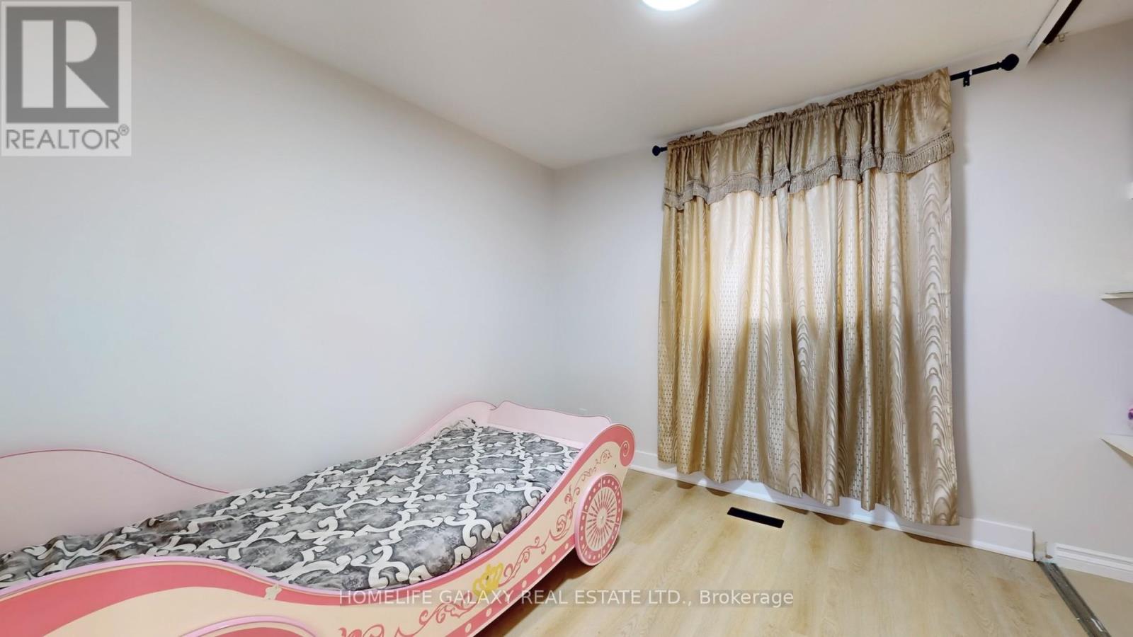 Photo 5 of 1882 Shadybrook Drive, Pickering ON