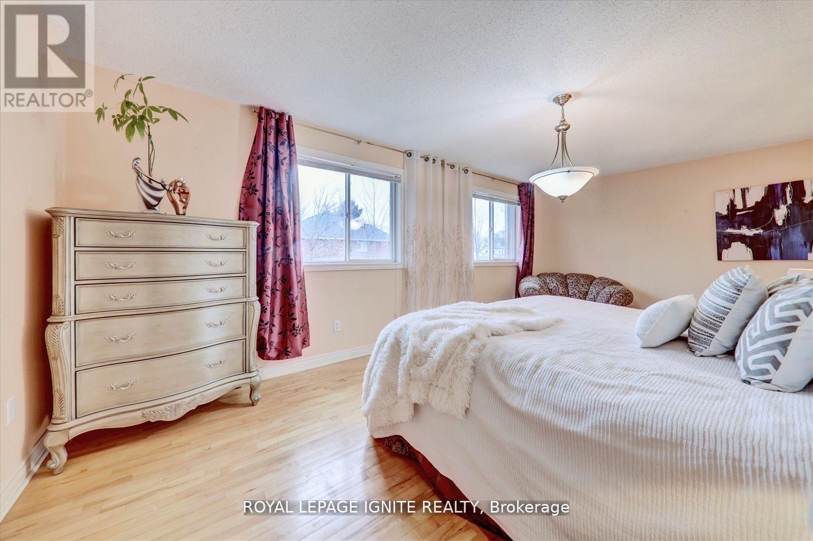 Photo 14 of 38 Rodda Boulevard, Toronto ON