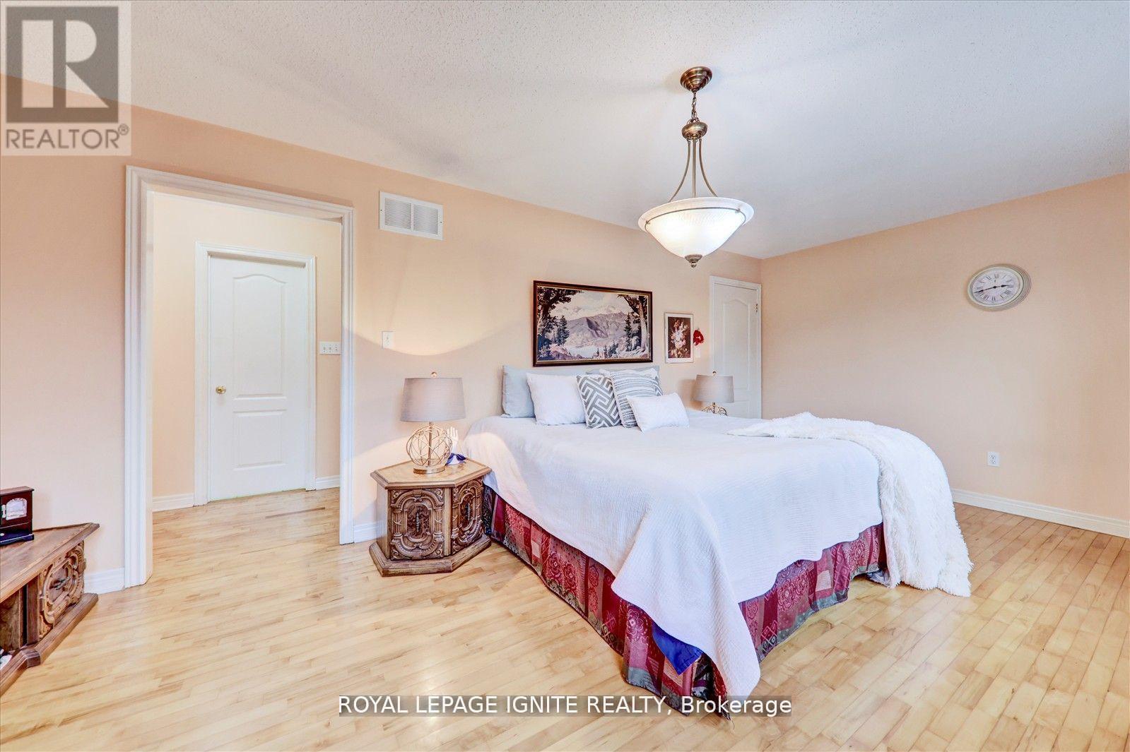 Photo 1 of 38 Rodda Boulevard, Toronto ON