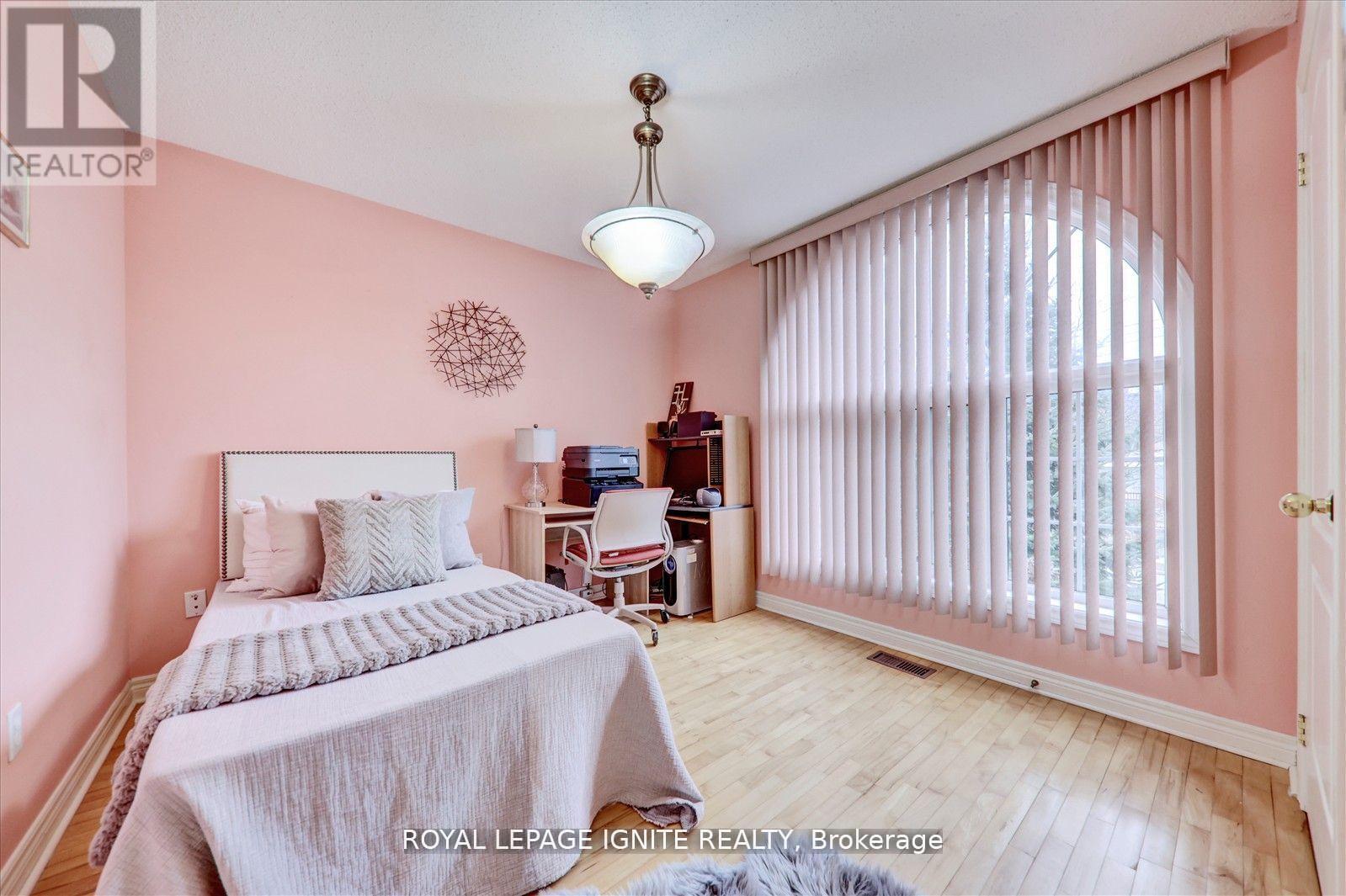 Photo 23 of 38 Rodda Boulevard, Toronto ON