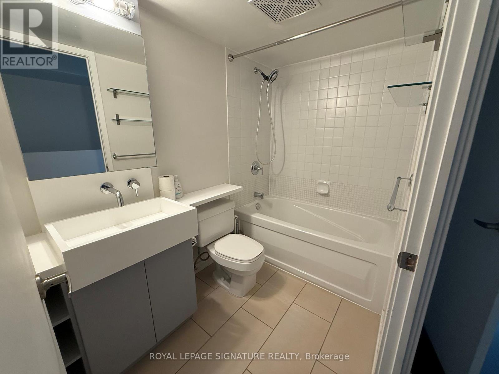 Photo 7 of 102 15 Brunel Court, Toronto ON