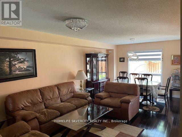 Photo 10 of 46 Clandfield Street, Markham ON