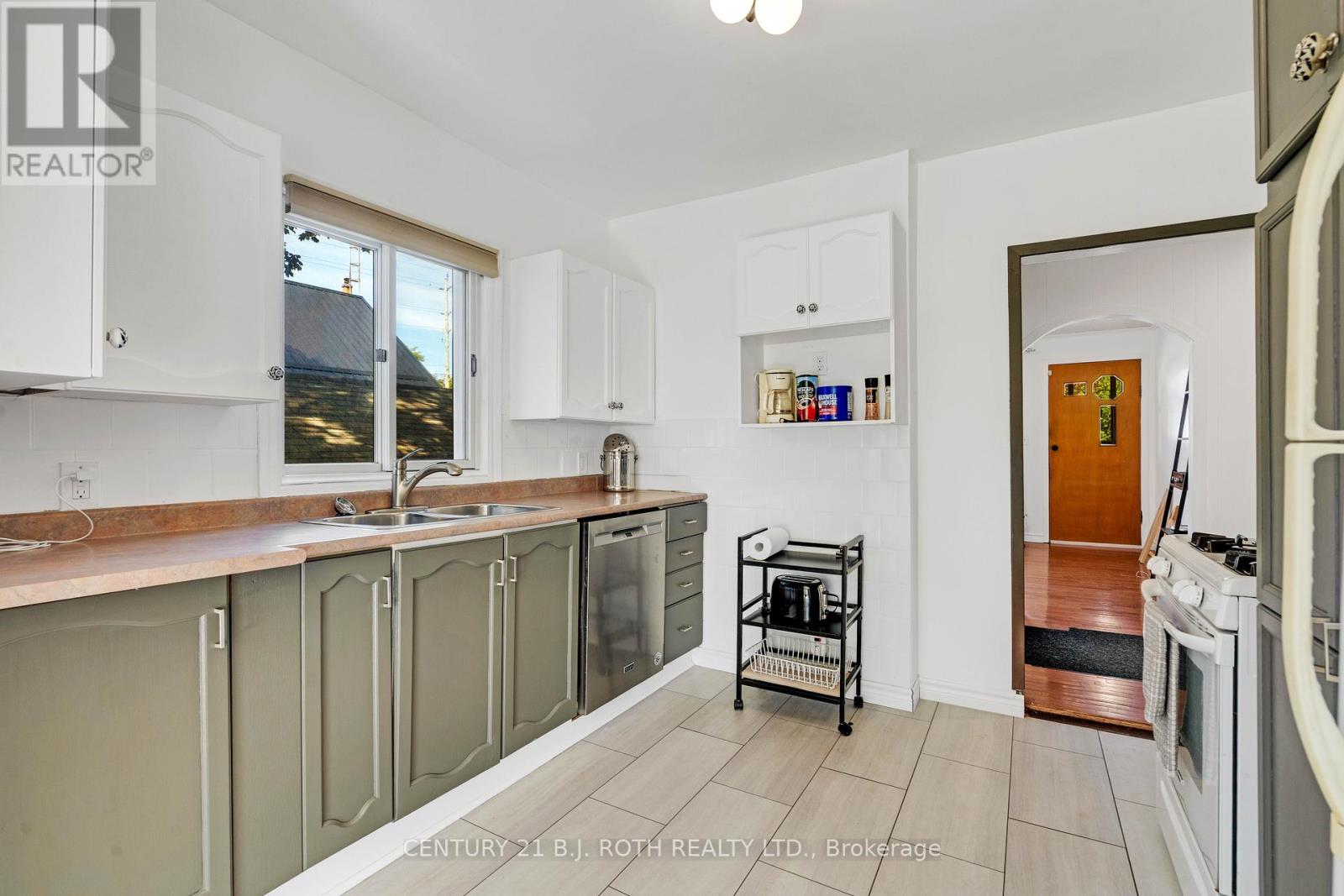 Photo 16 of 341 Nottawasaga Street, Orillia ON