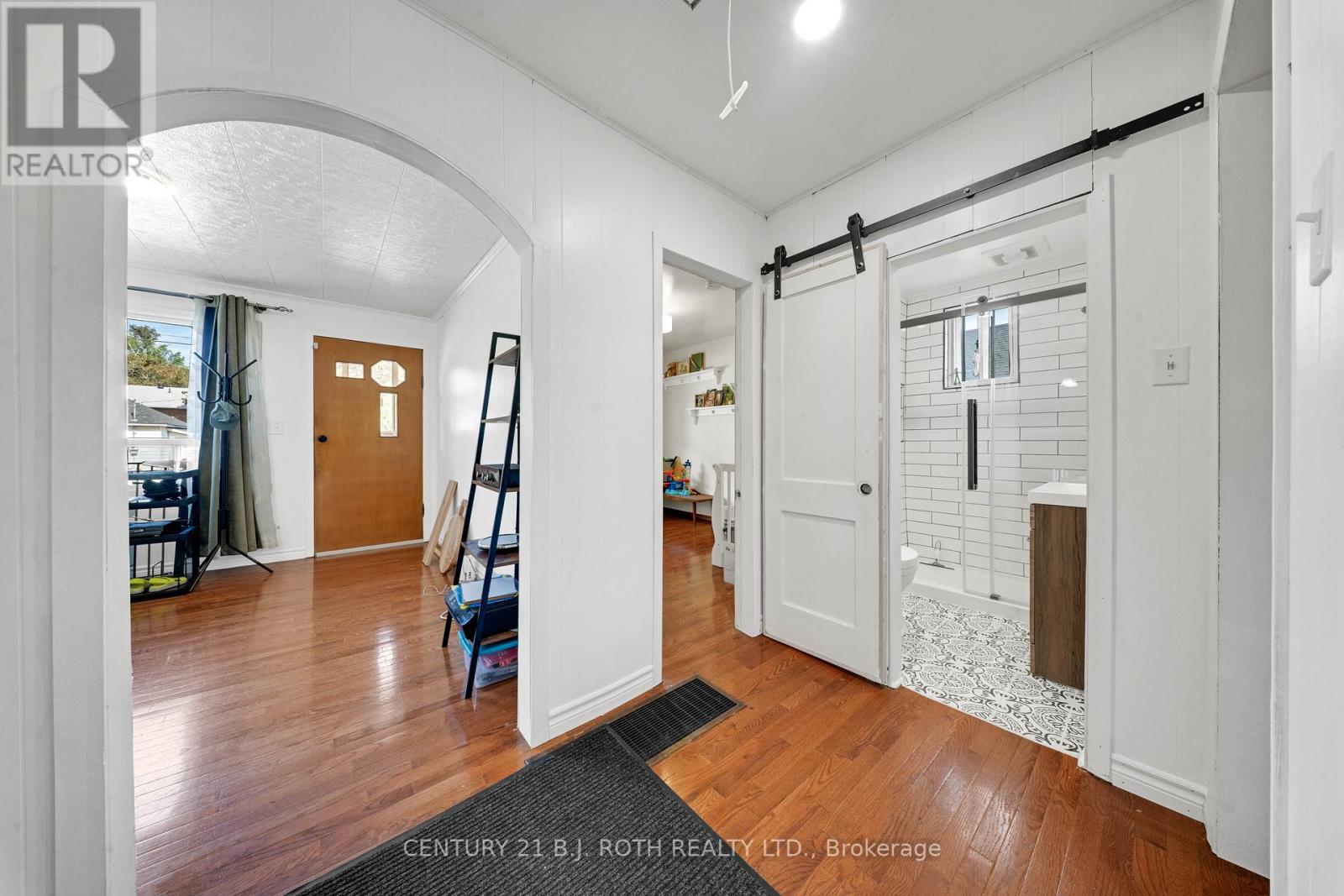 Photo 33 of 341 Nottawasaga Street, Orillia ON