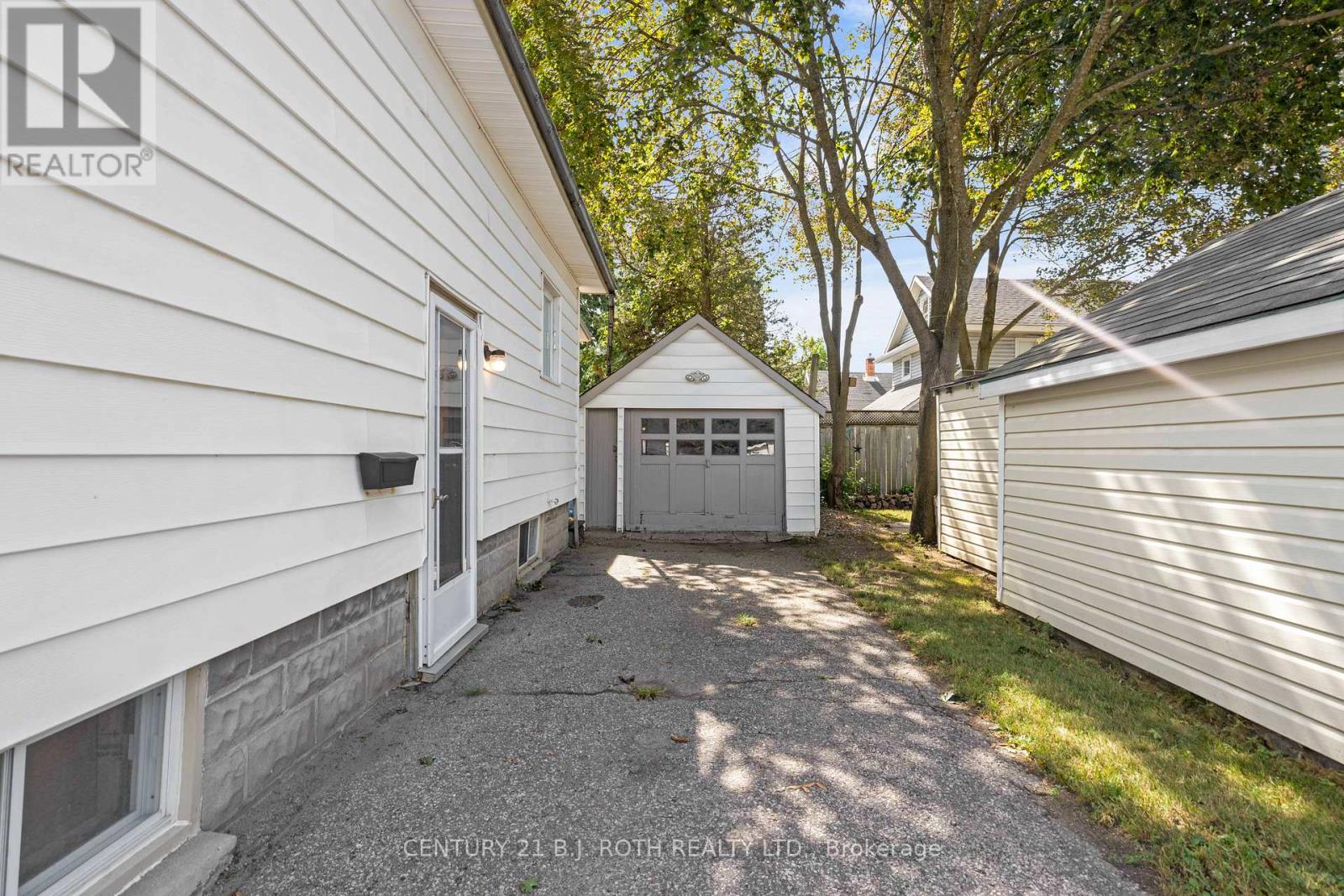 Photo 18 of 341 Nottawasaga Street, Orillia ON