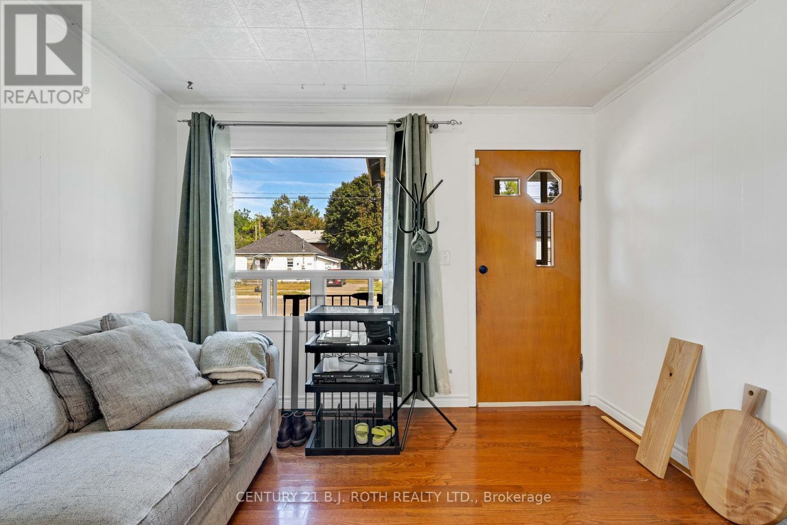 Photo 8 of 341 Nottawasaga Street, Orillia ON