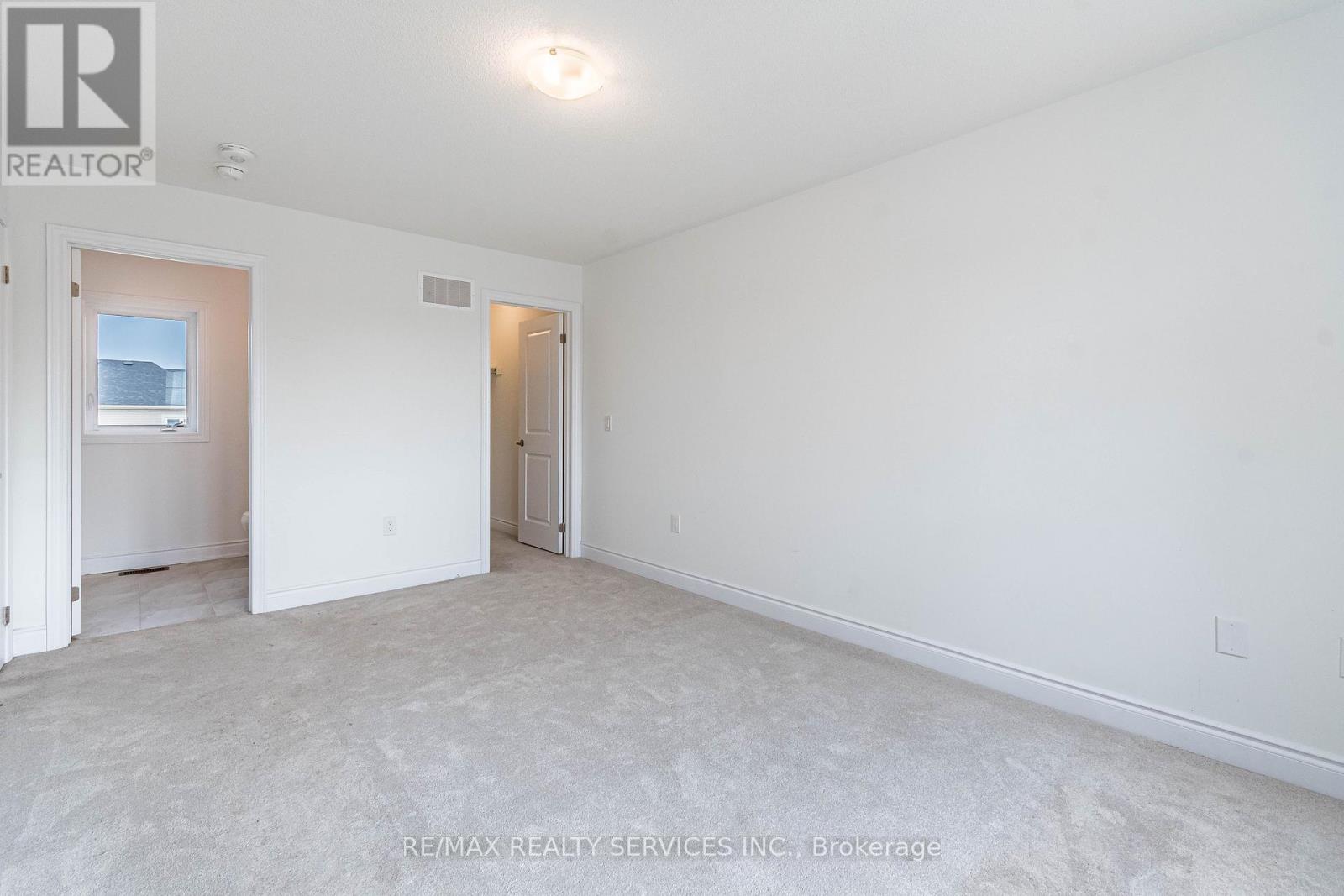 Photo 17 of 73 Central Square Boulevard, Wasaga Beach ON