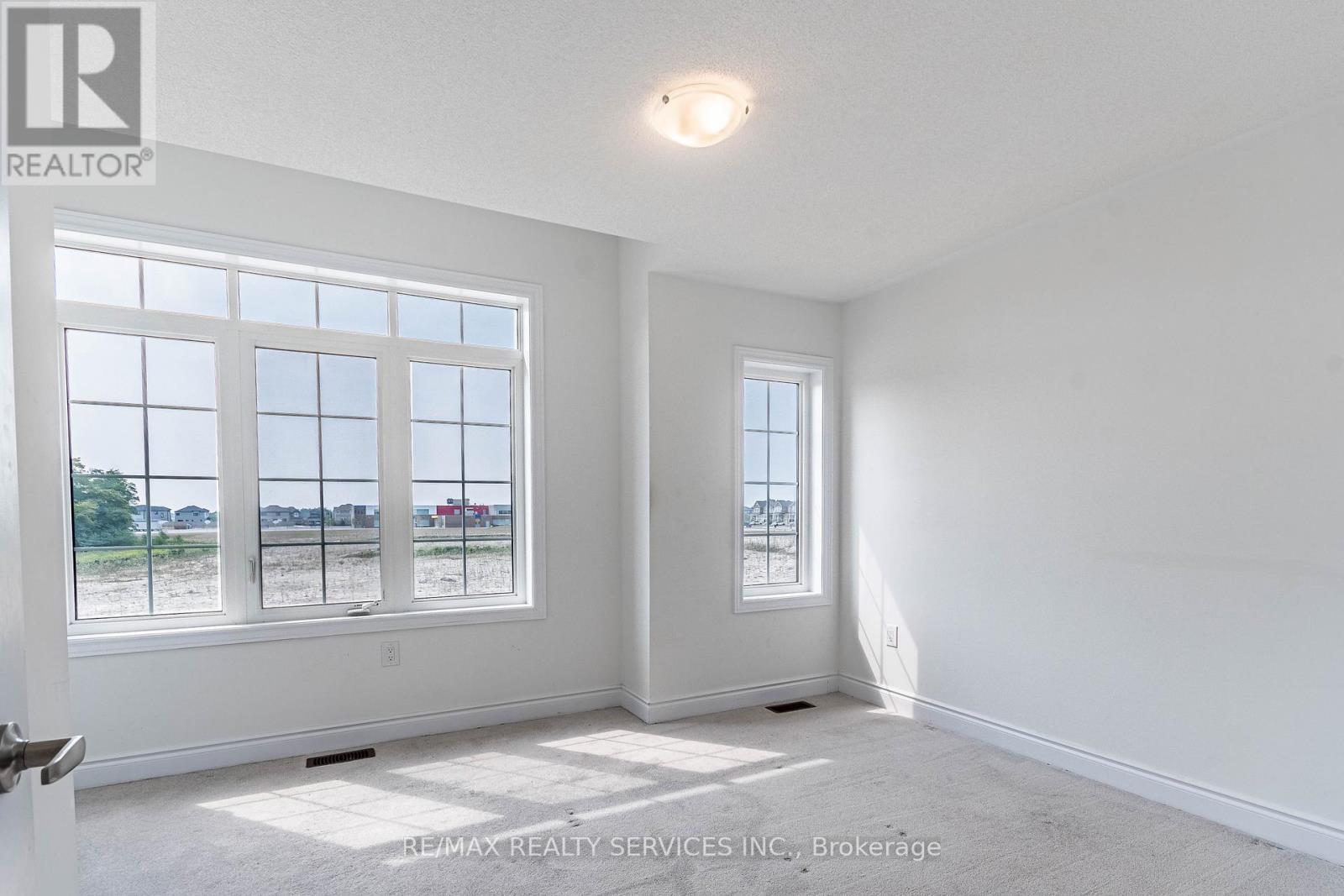 Photo 20 of 73 Central Square Boulevard, Wasaga Beach ON
