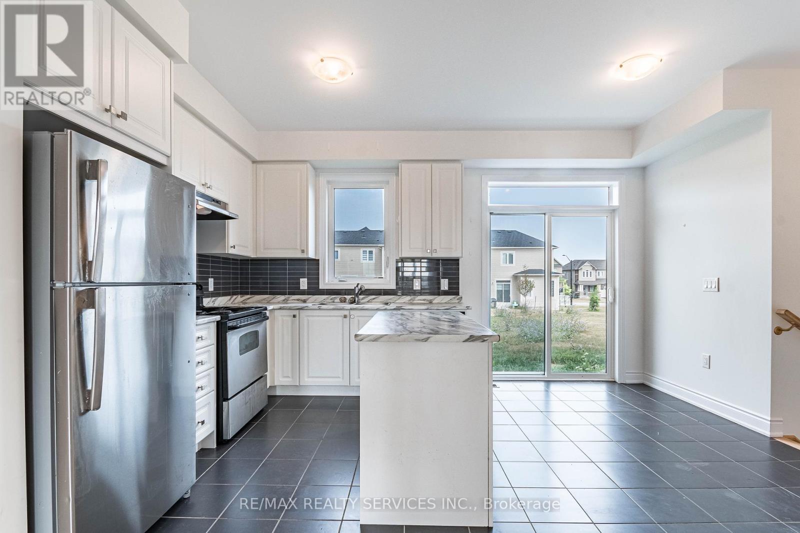 Photo 14 of 73 Central Square Boulevard, Wasaga Beach ON
