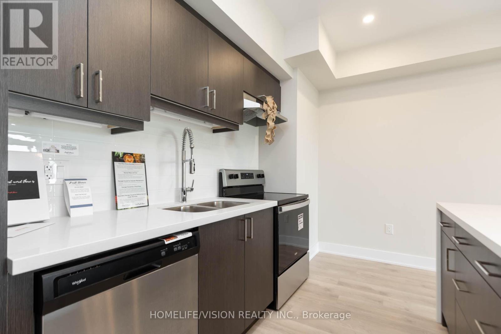 Photo 10 of 312 1 Chef Lane, Barrie ON