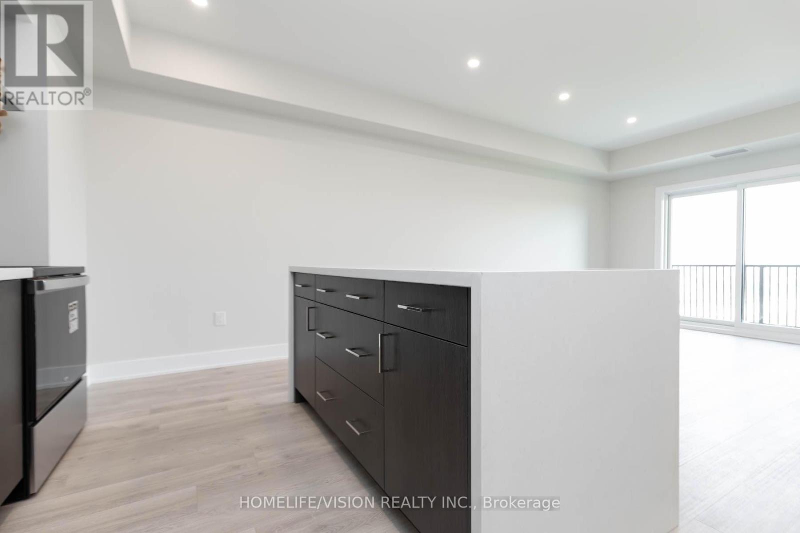 Photo 11 of 312 1 Chef Lane, Barrie ON