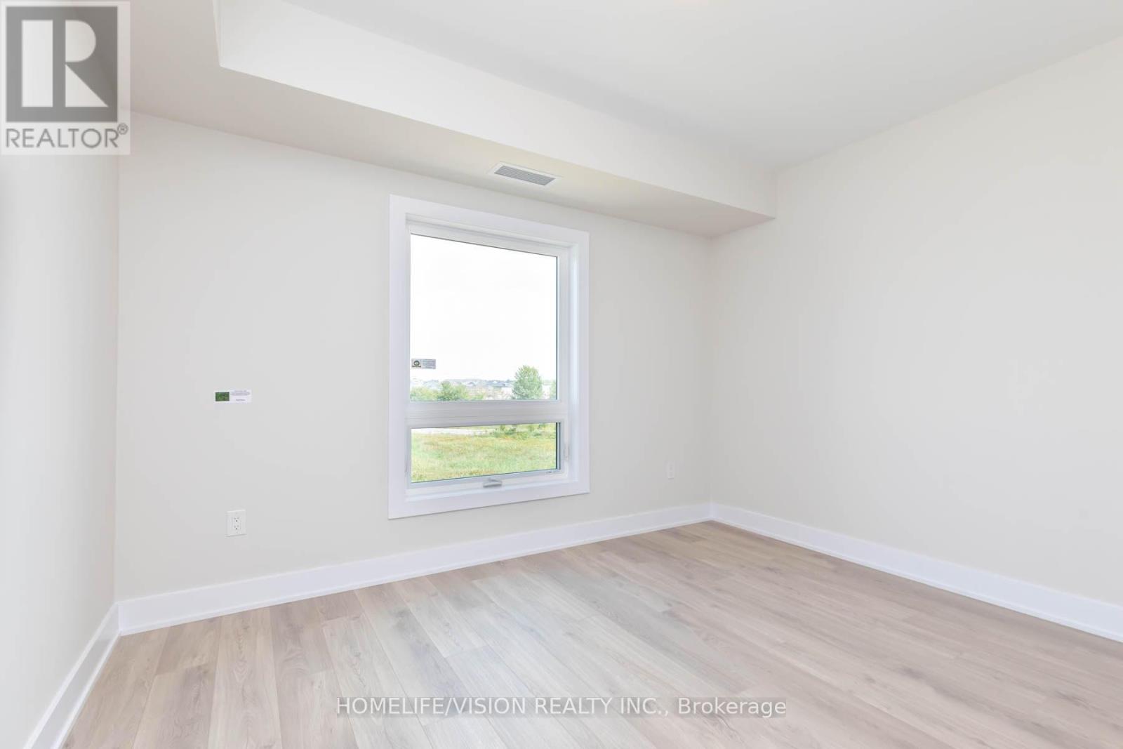 Photo 21 of 312 1 Chef Lane, Barrie ON