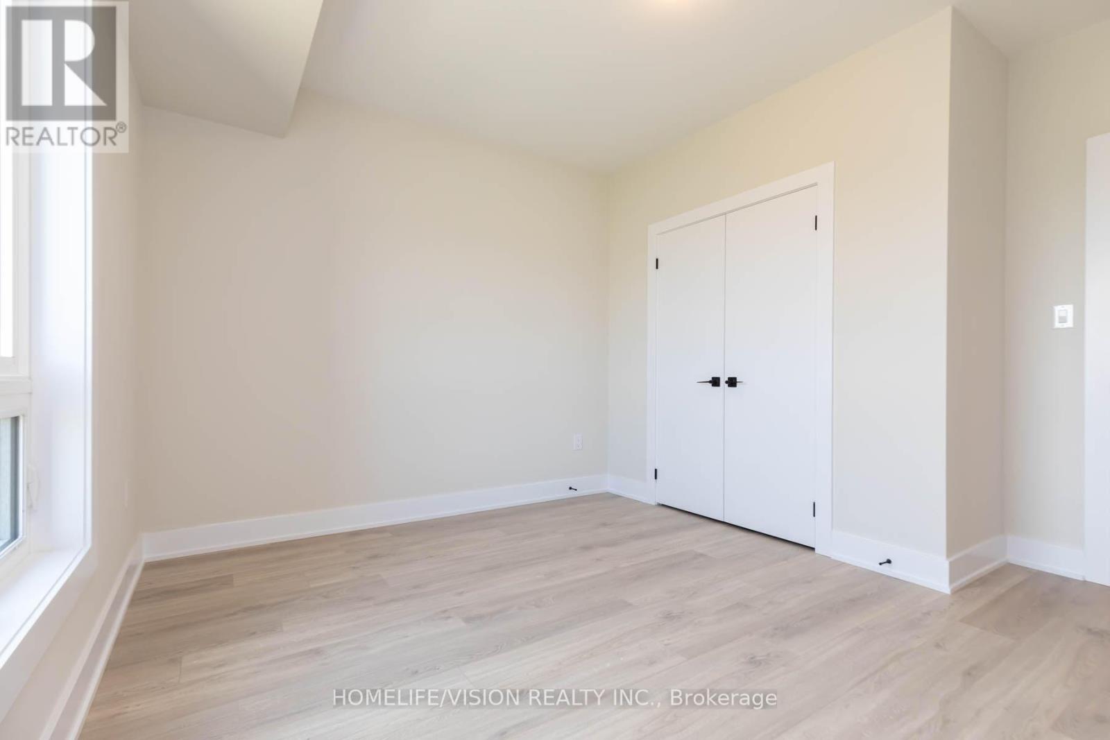 Photo 22 of 312 1 Chef Lane, Barrie ON