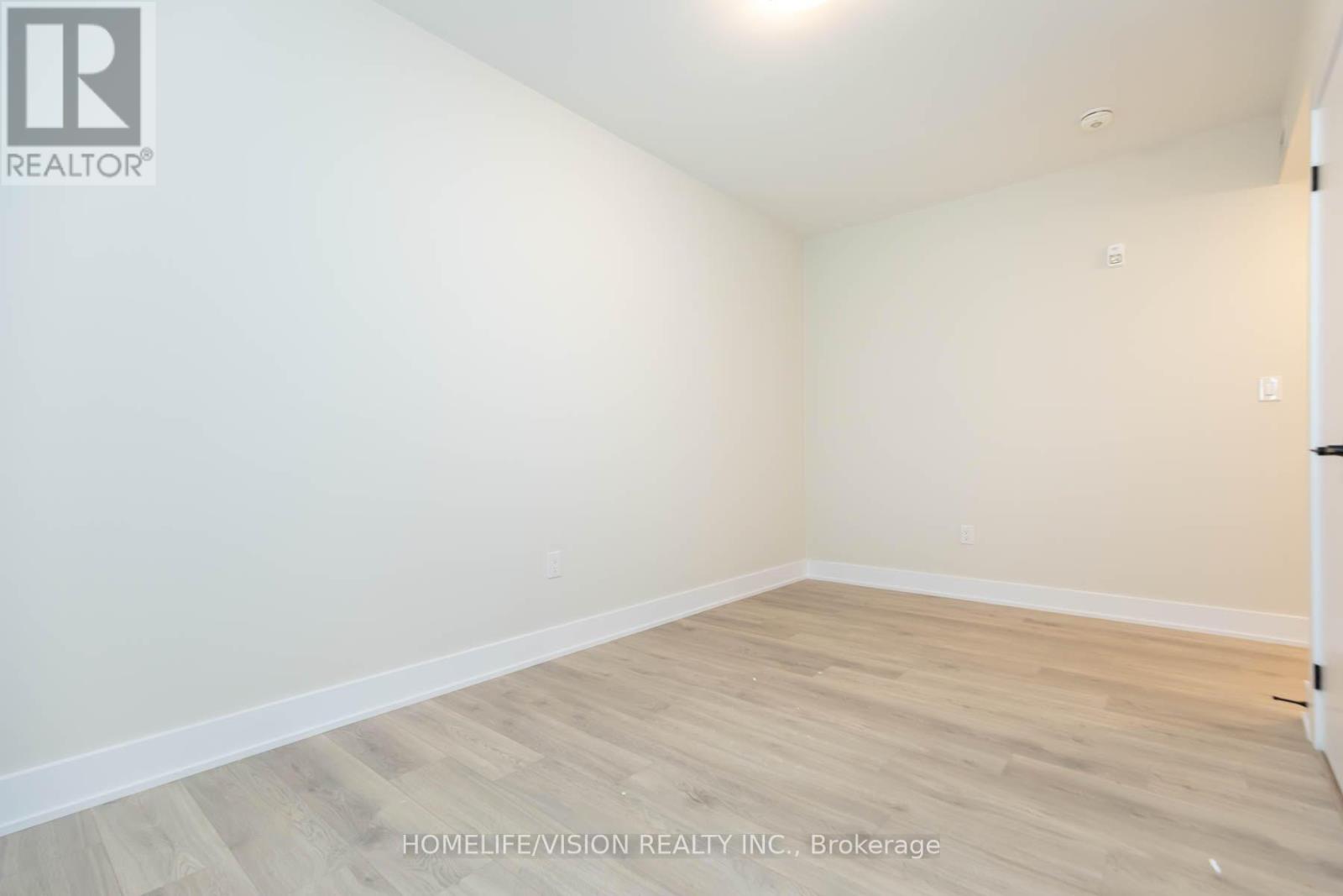 Photo 26 of 312 1 Chef Lane, Barrie ON