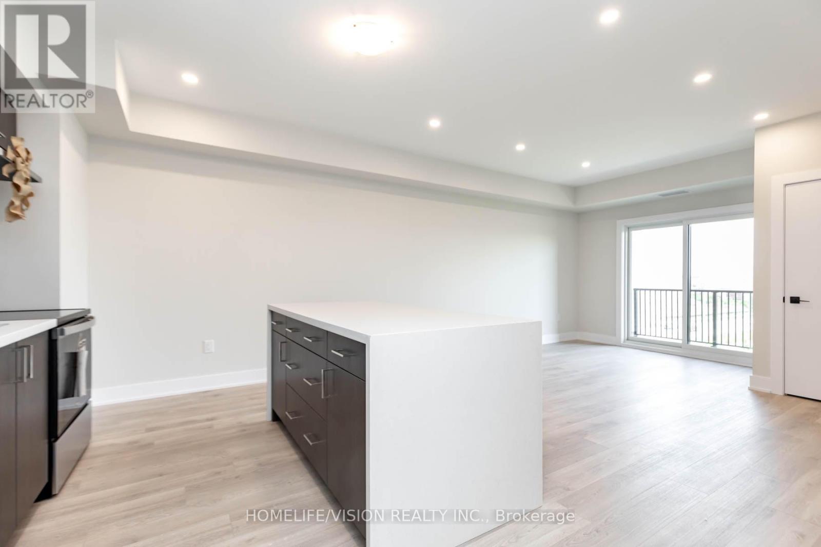 Photo 3 of 312 1 Chef Lane, Barrie ON