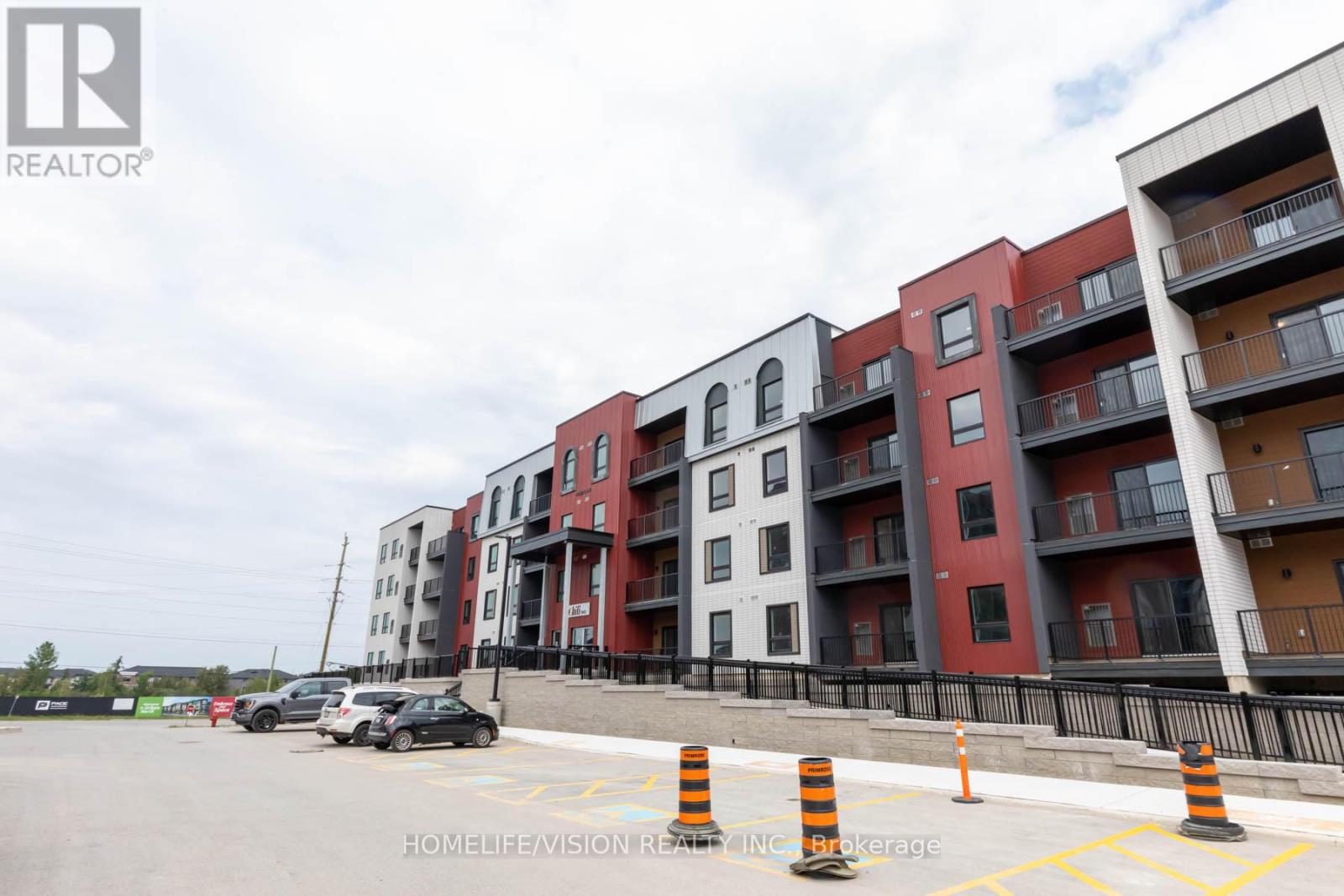 Photo 36 of 312 1 Chef Lane, Barrie ON