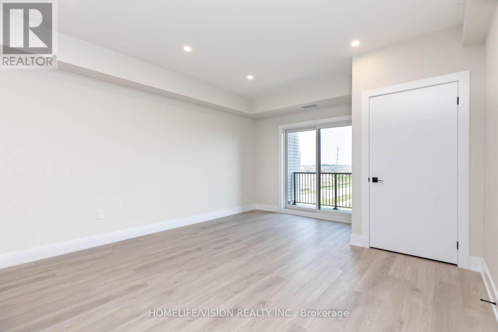 Photo 5 of 312 1 Chef Lane, Barrie ON