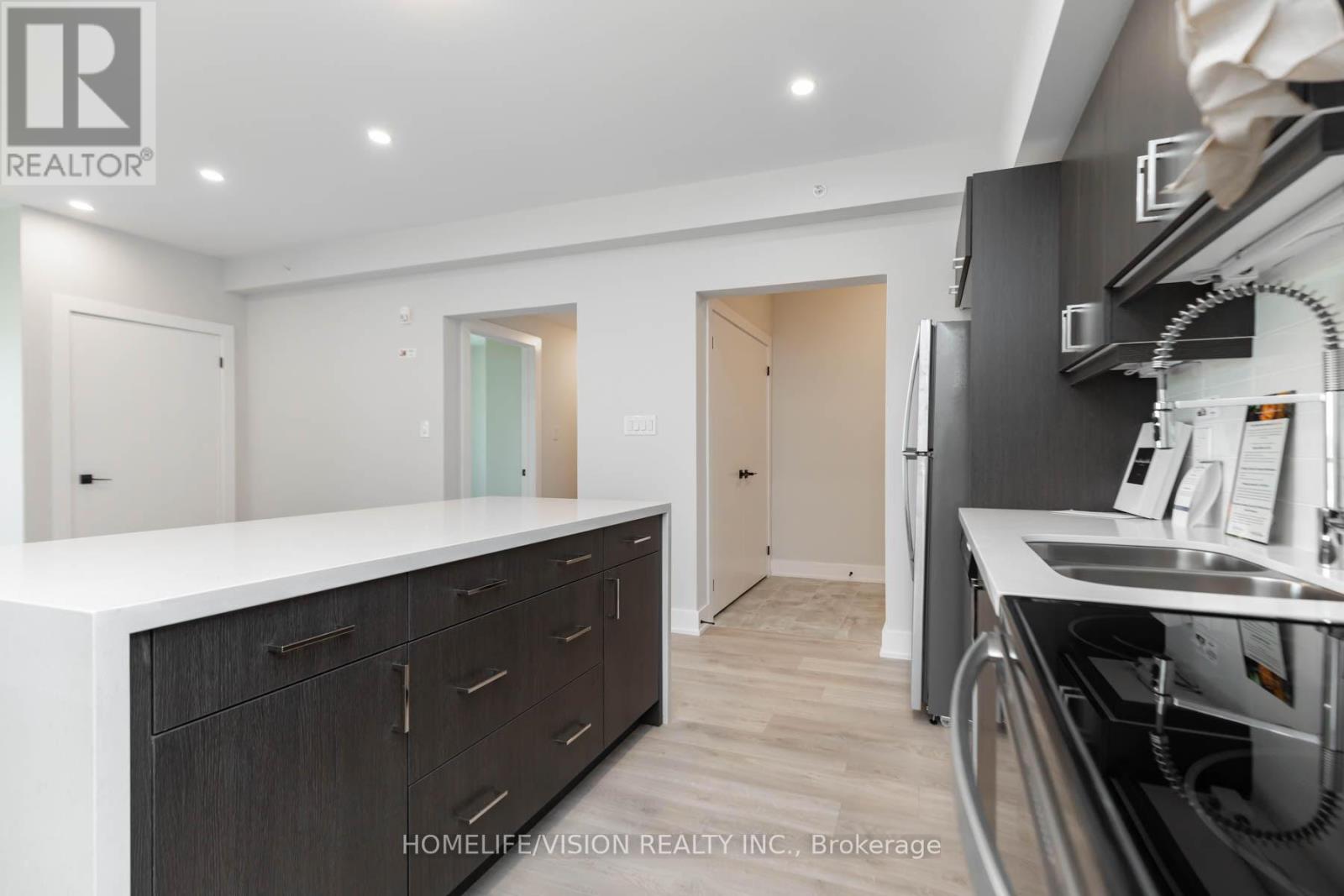 Photo 8 of 312 1 Chef Lane, Barrie ON