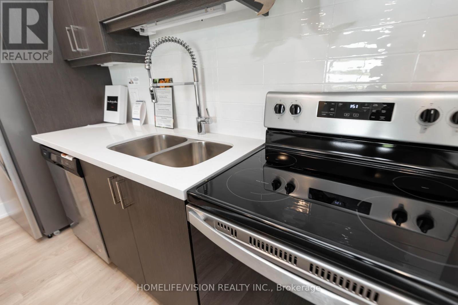 Photo 9 of 312 1 Chef Lane, Barrie ON