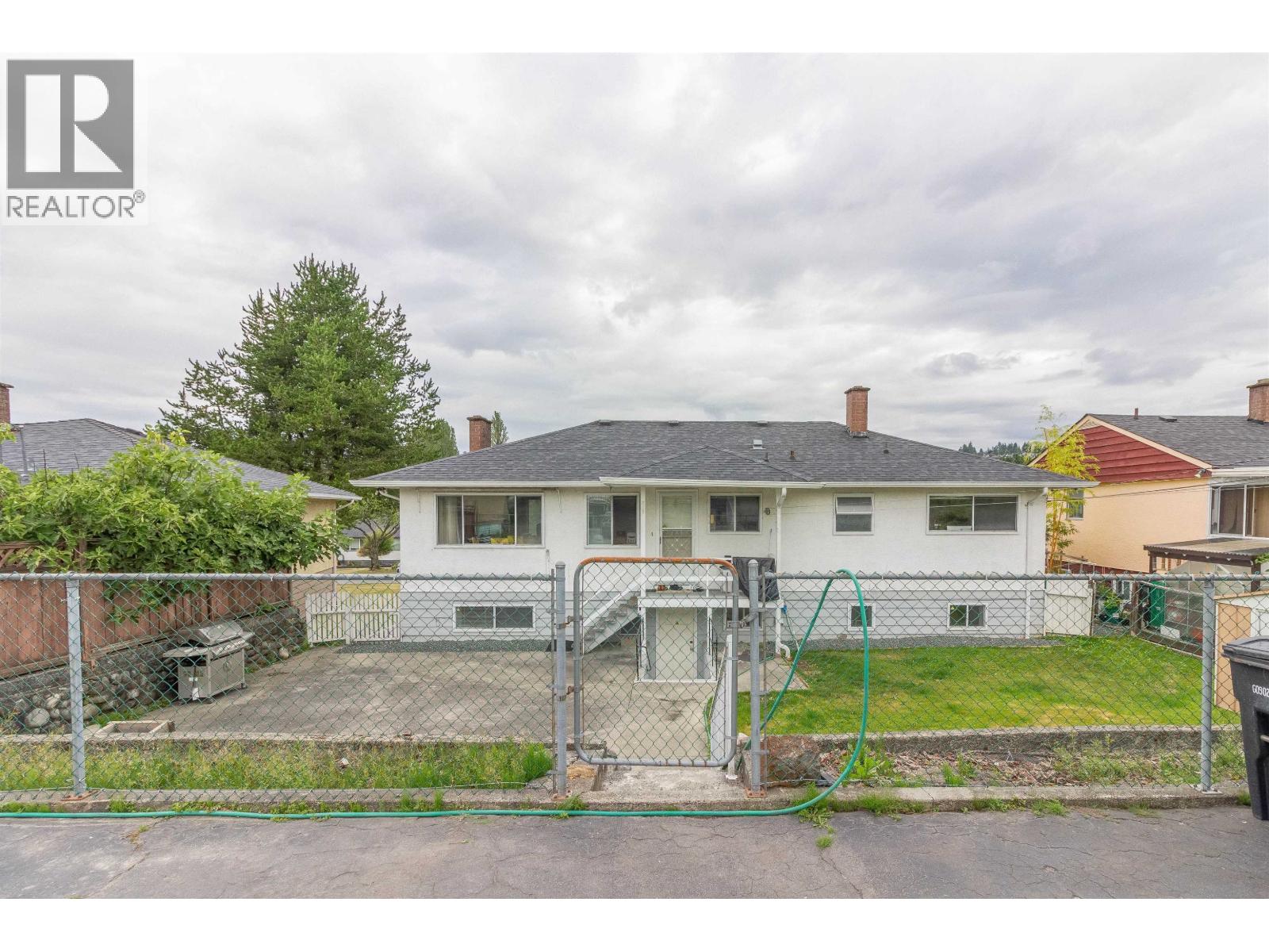 Photo 34 of 4810 Fairlawn Drive, Burnaby BC
