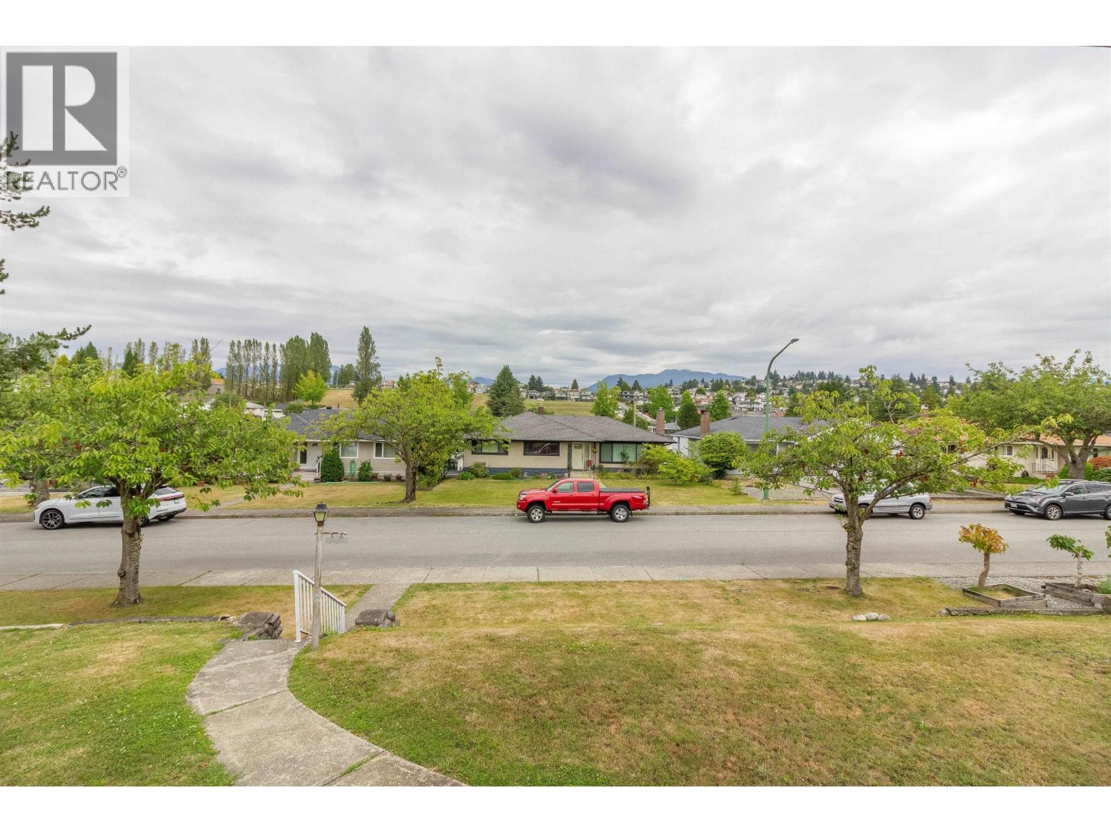 Photo 2 of 4810 Fairlawn Drive, Burnaby BC