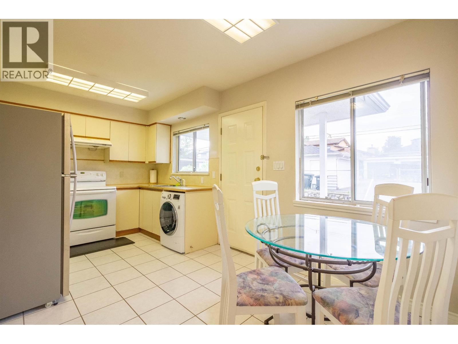 Photo 9 of 4810 Fairlawn Drive, Burnaby BC