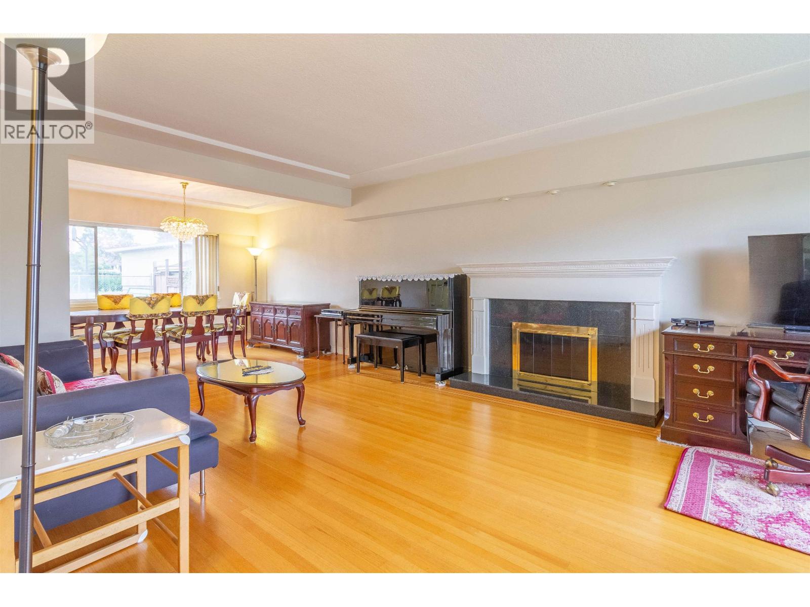 Photo 3 of 4810 Fairlawn Drive, Burnaby BC