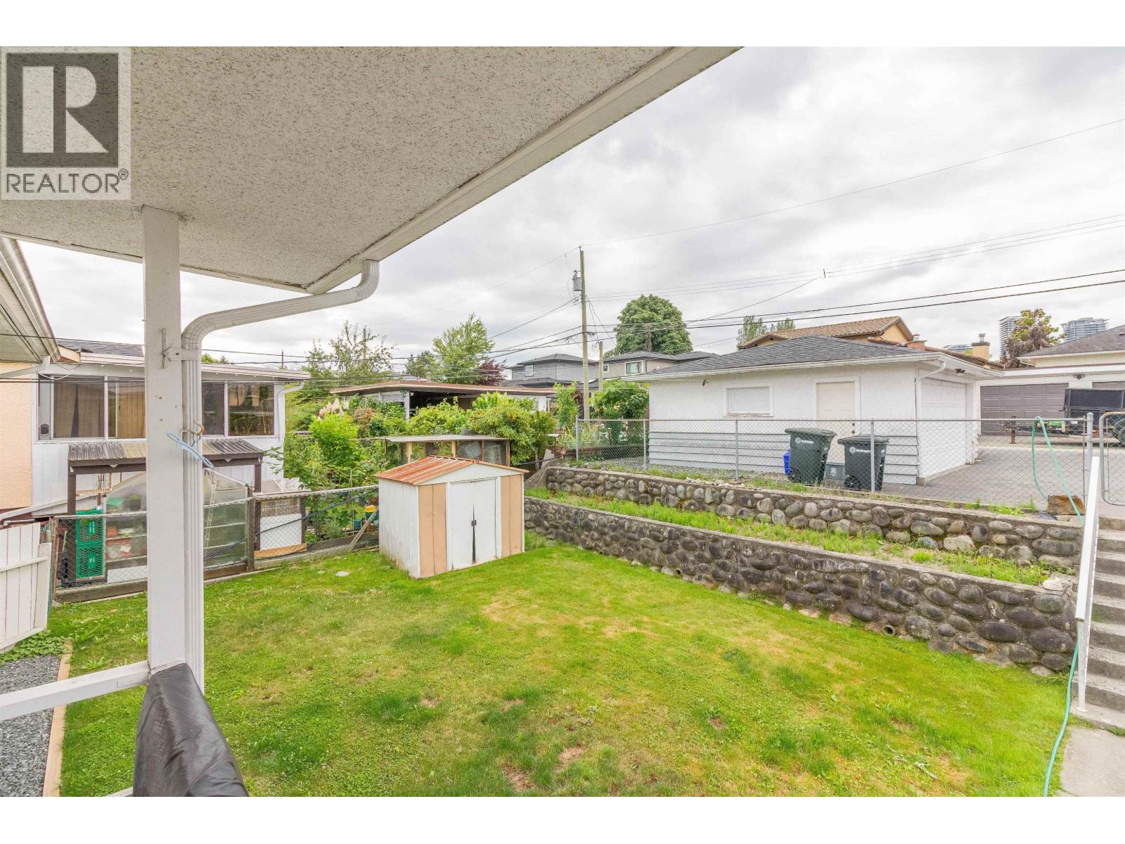 Photo 27 of 4810 Fairlawn Drive, Burnaby BC