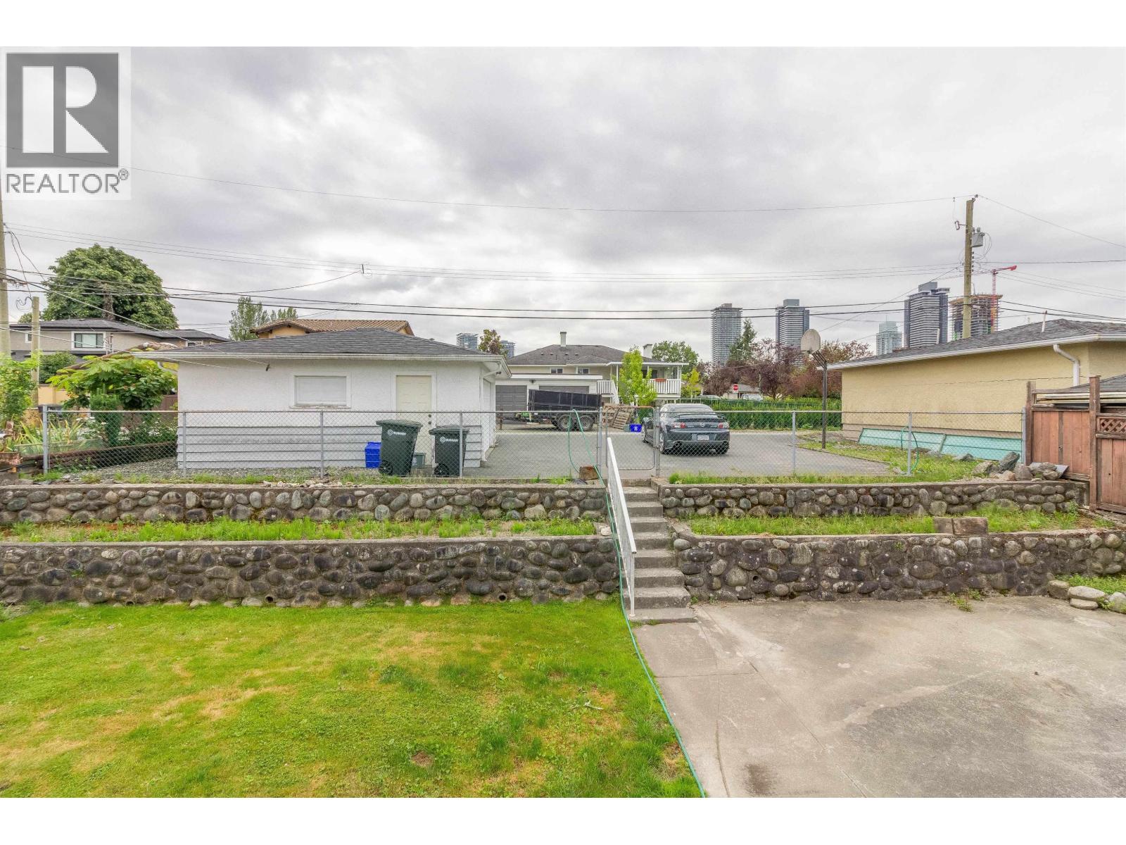 Photo 28 of 4810 Fairlawn Drive, Burnaby BC