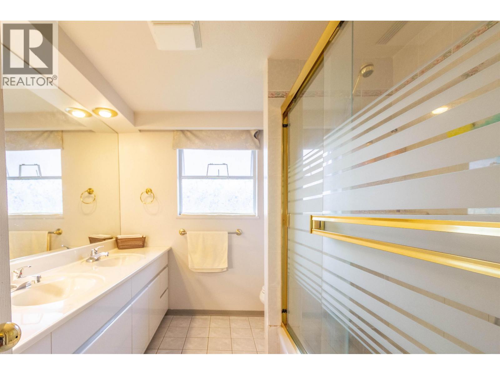 Photo 16 of 4810 Fairlawn Drive, Burnaby BC