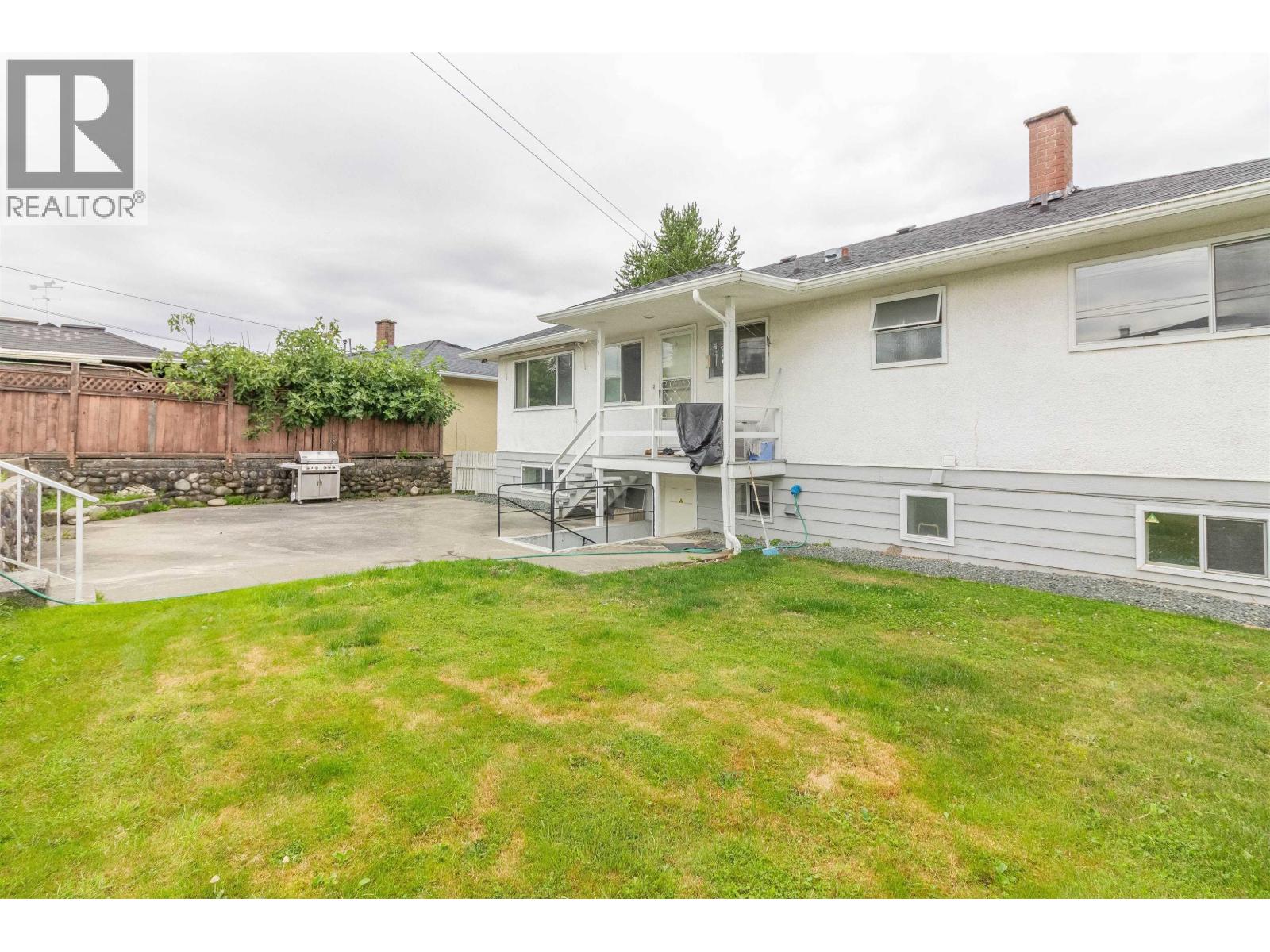 Photo 31 of 4810 Fairlawn Drive, Burnaby BC