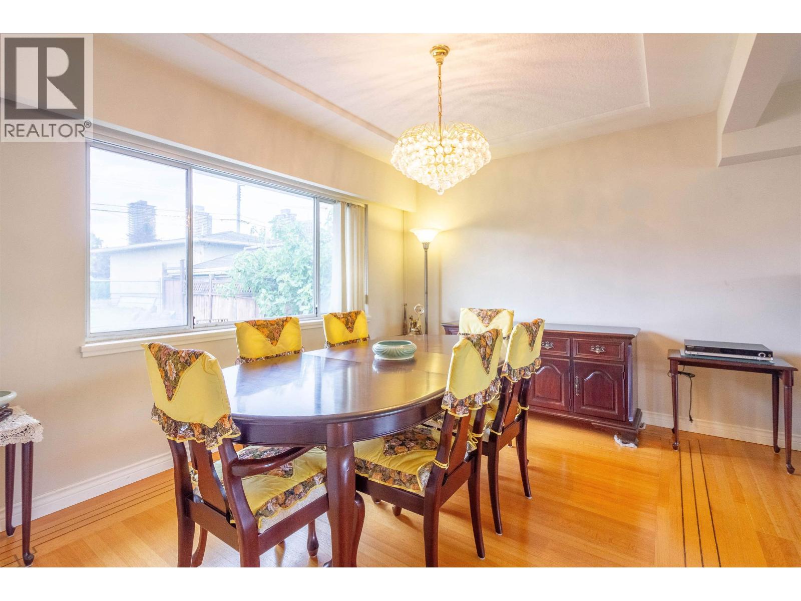 Photo 7 of 4810 Fairlawn Drive, Burnaby BC