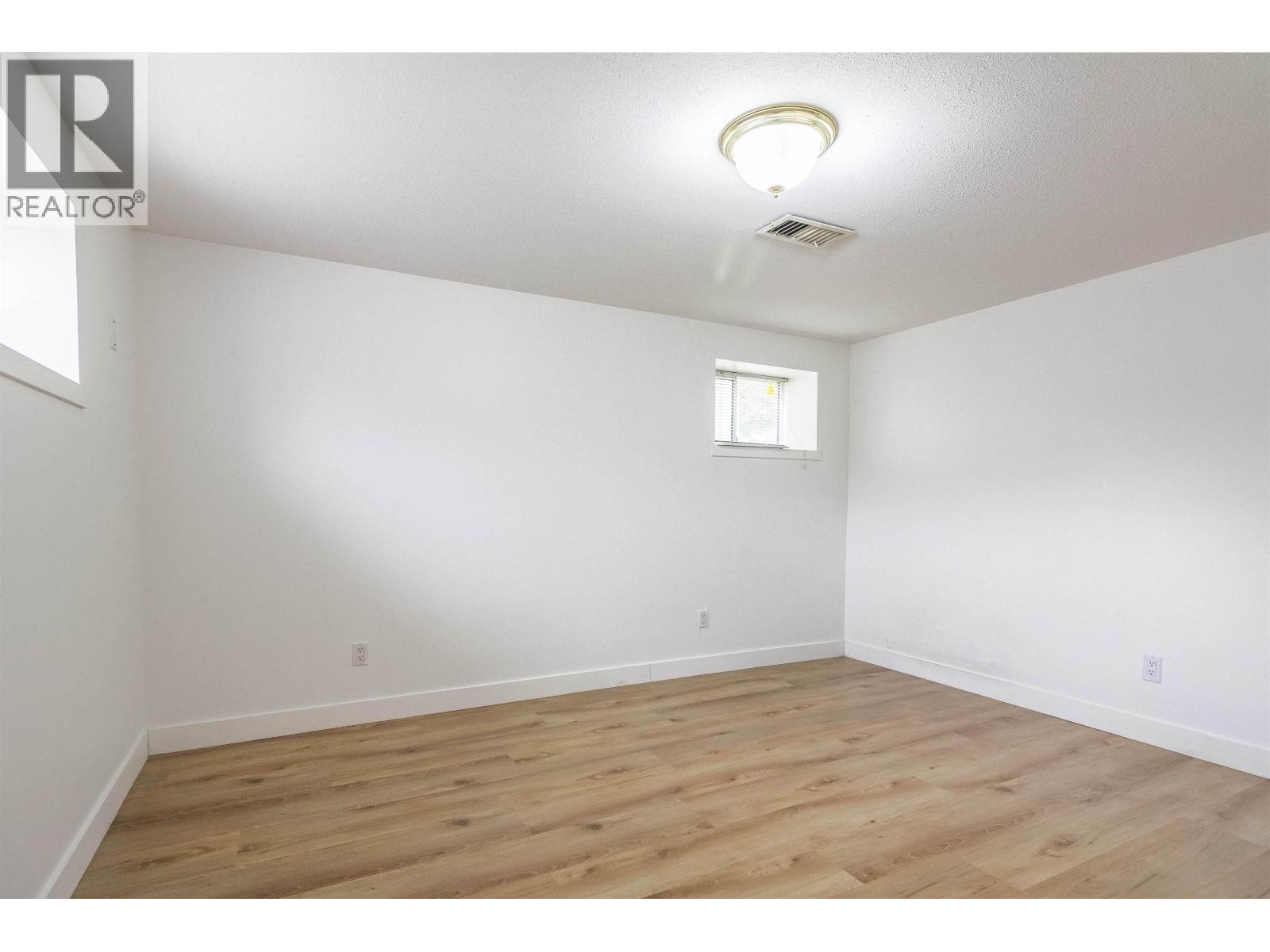 Photo 23 of 4810 Fairlawn Drive, Burnaby BC
